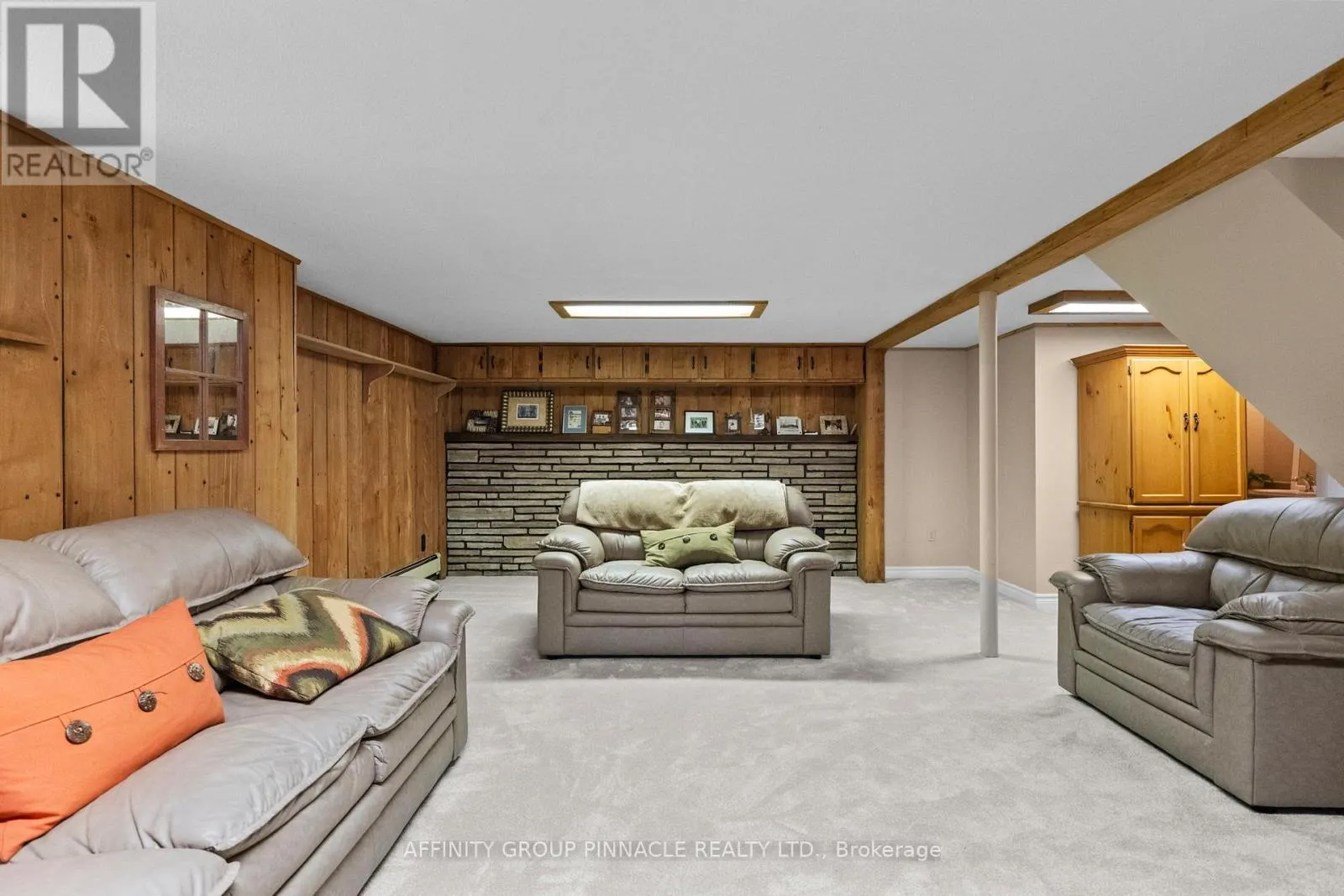 431 DUNDAS STREET