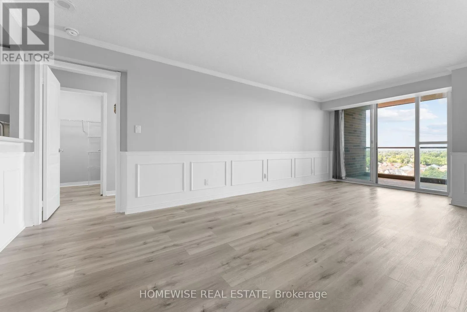 910 - 850 STEELES AVENUE
