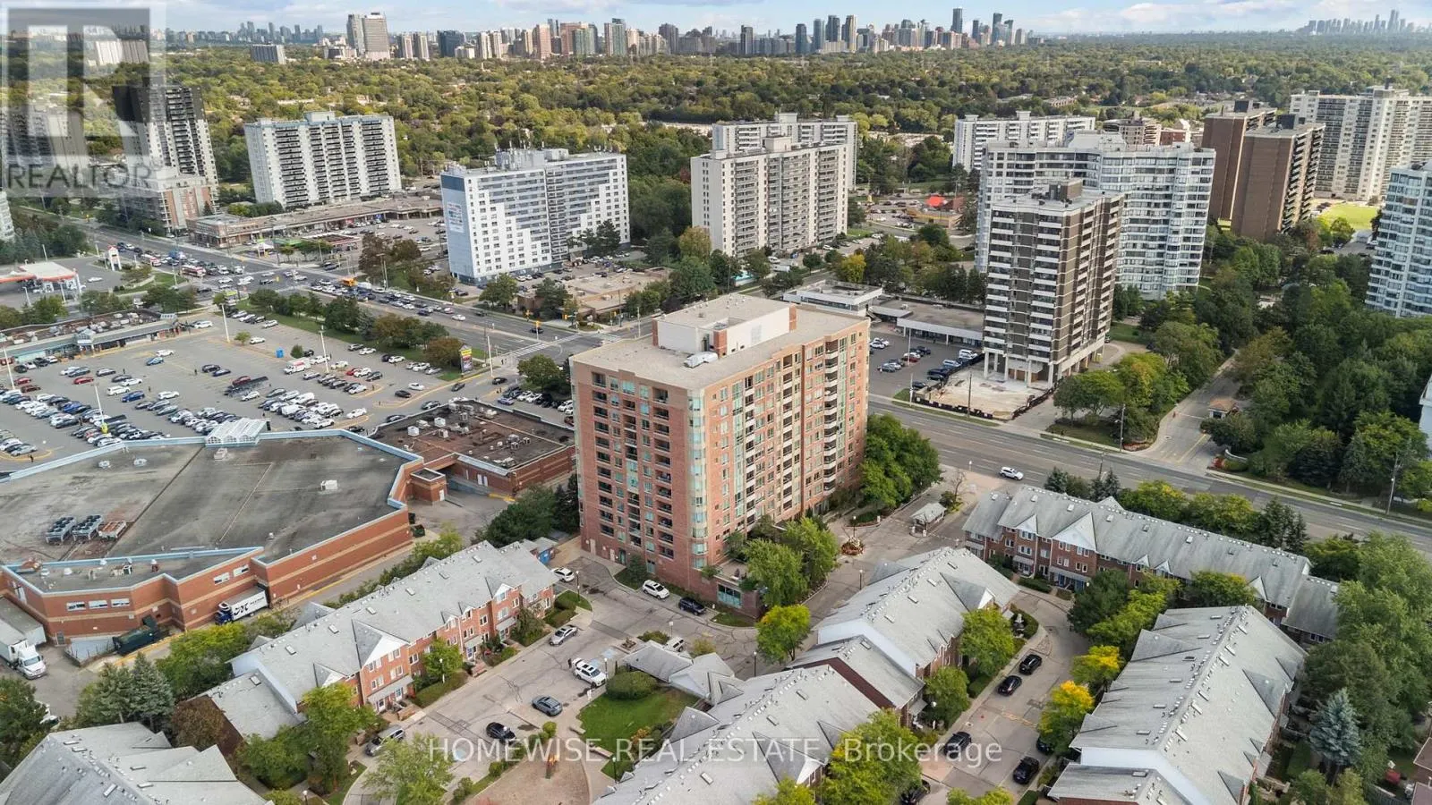 910 - 850 STEELES AVENUE