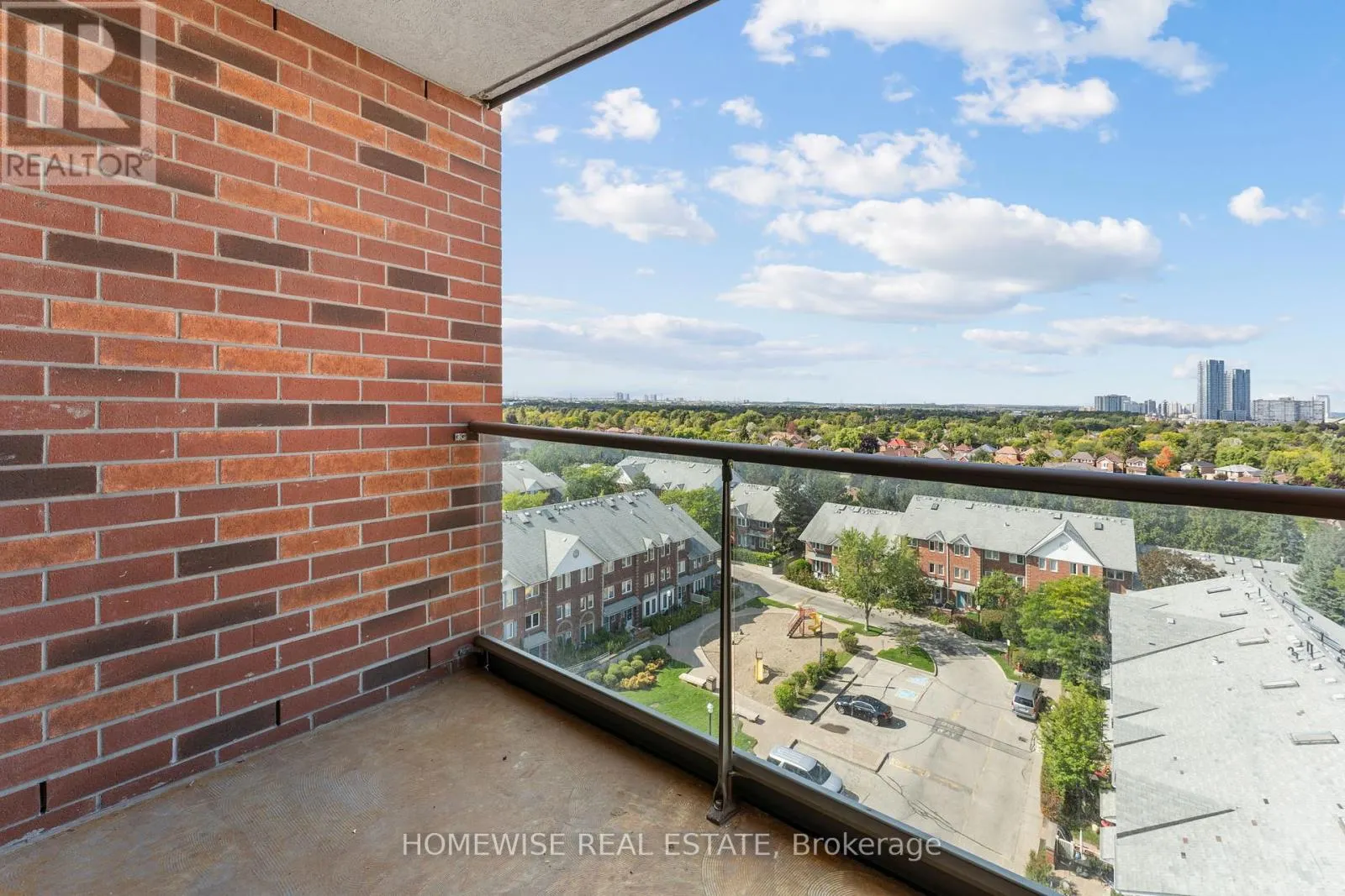910 - 850 STEELES AVENUE