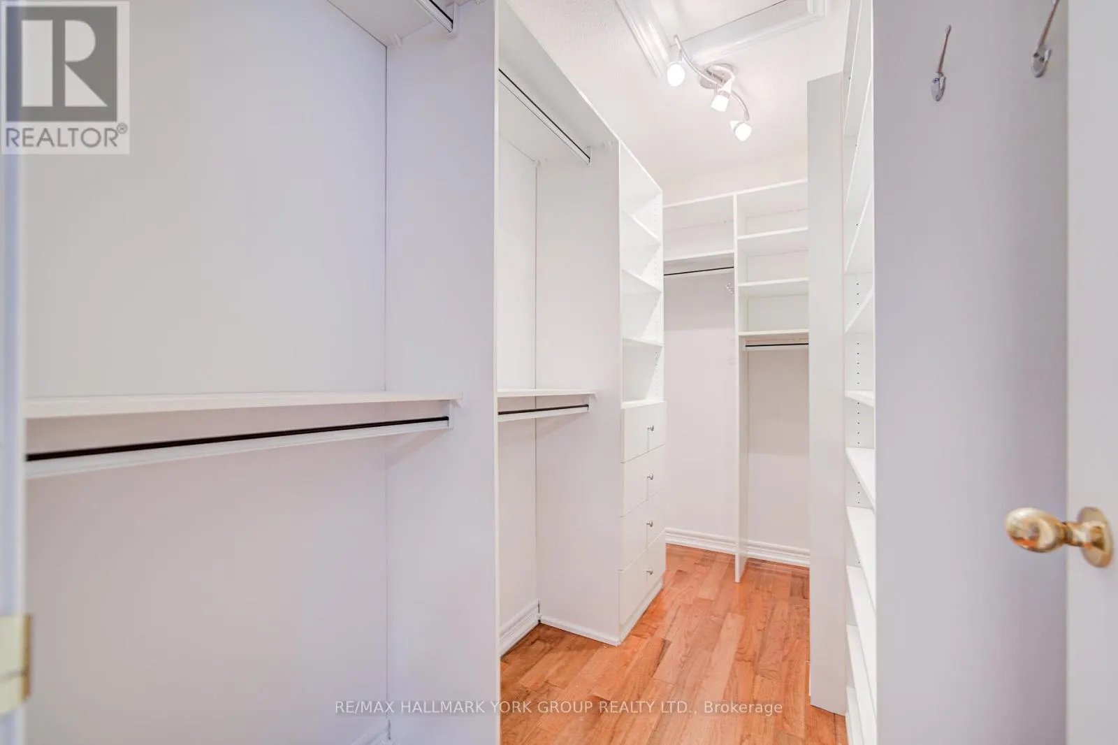 123 OAKBOROUGH DRIVE