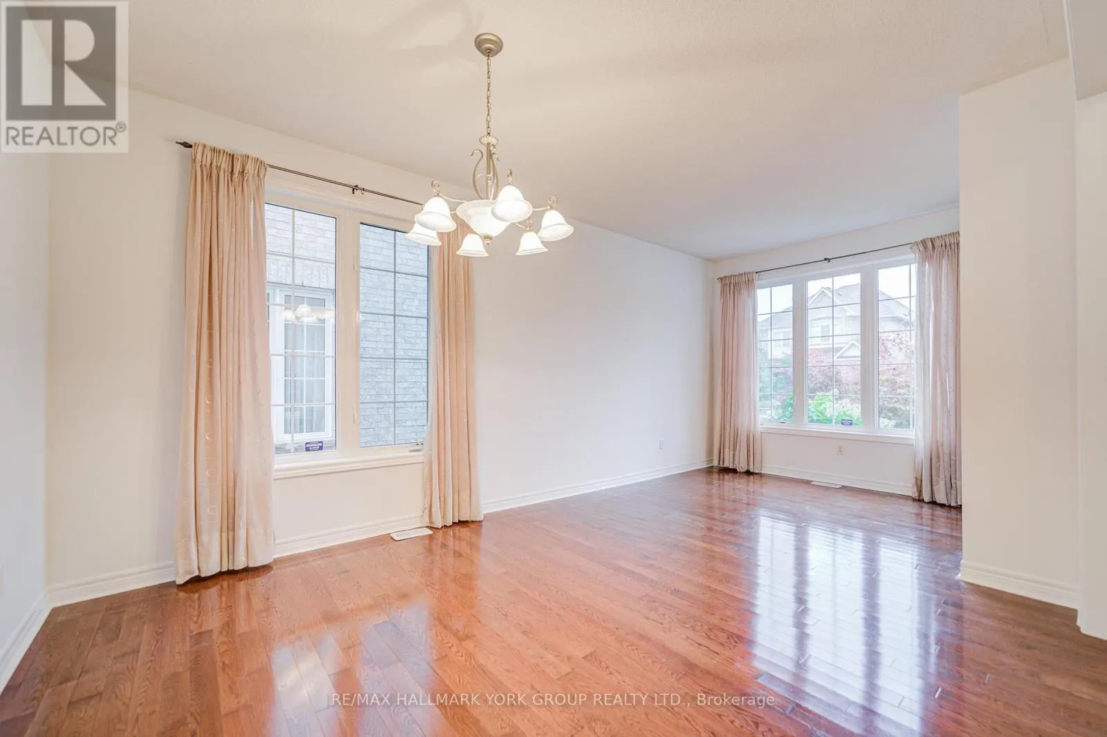 123 OAKBOROUGH DRIVE