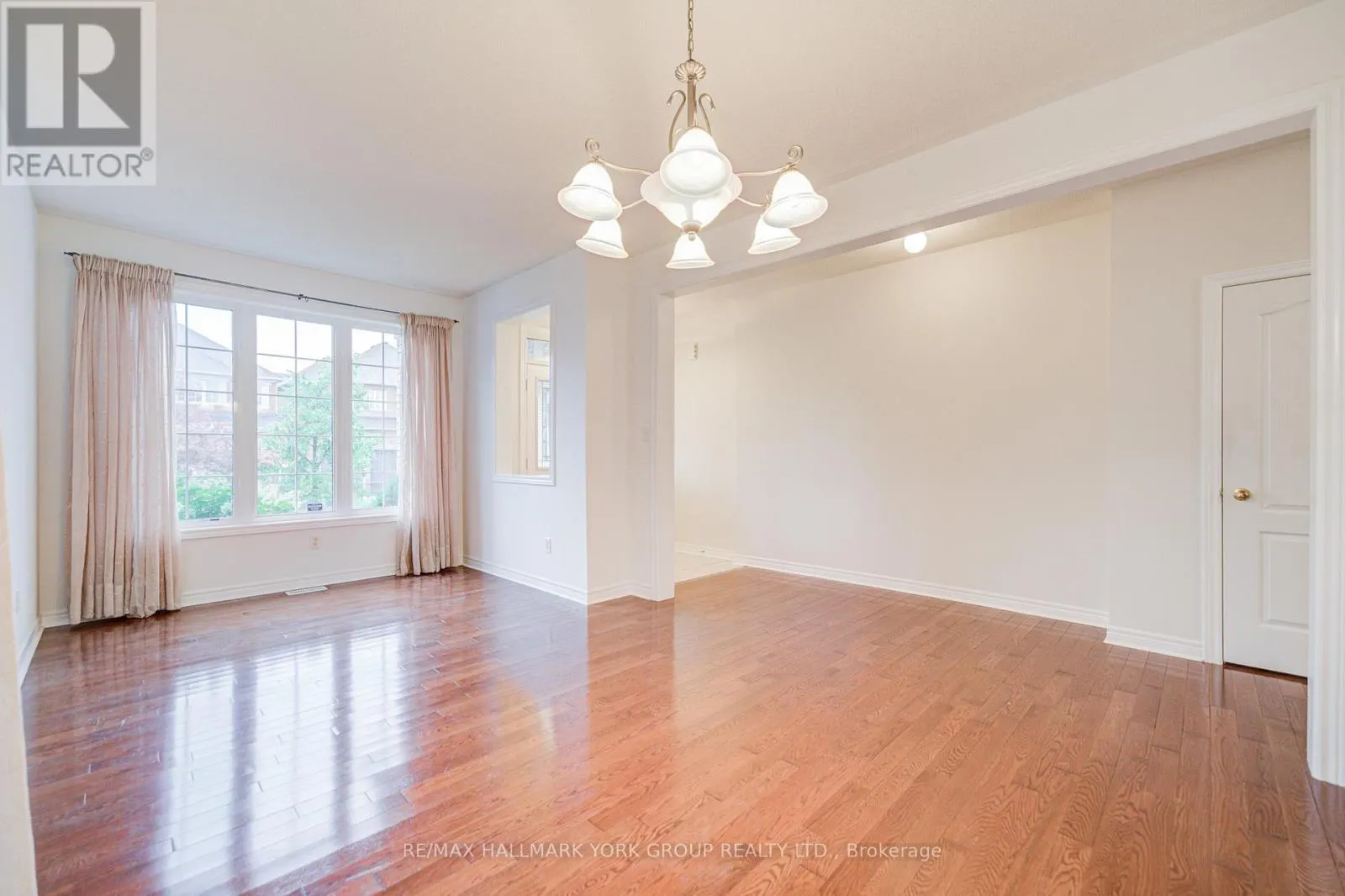 123 OAKBOROUGH DRIVE