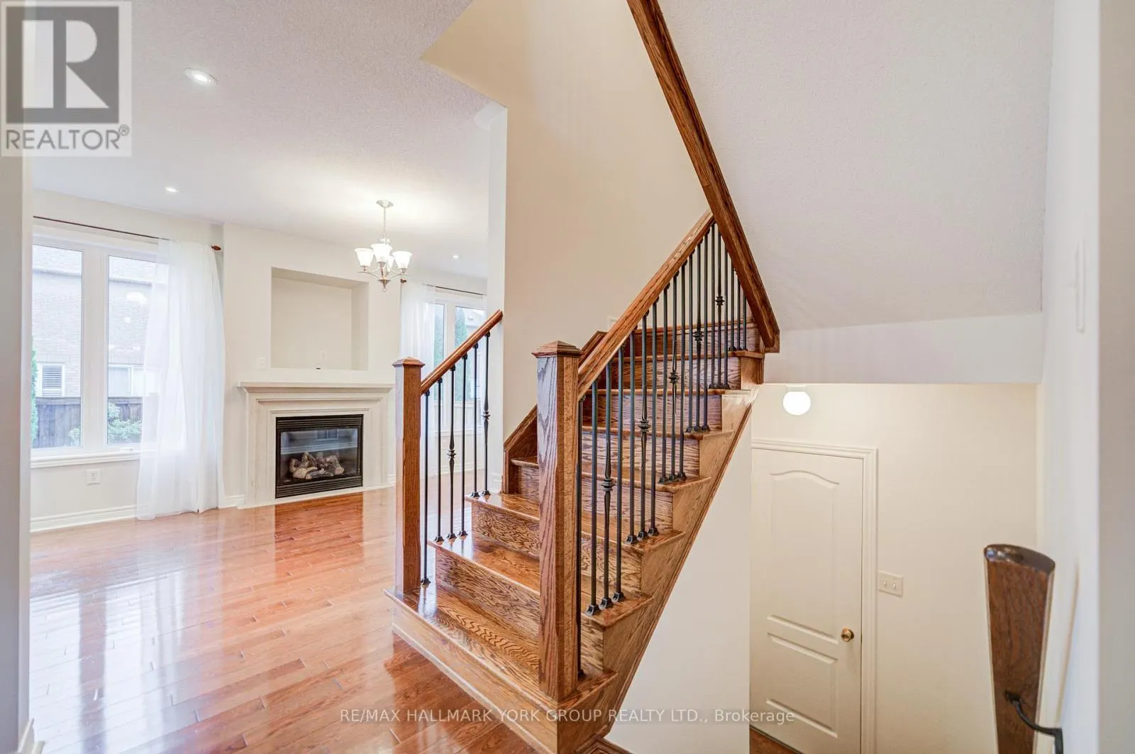 123 OAKBOROUGH DRIVE