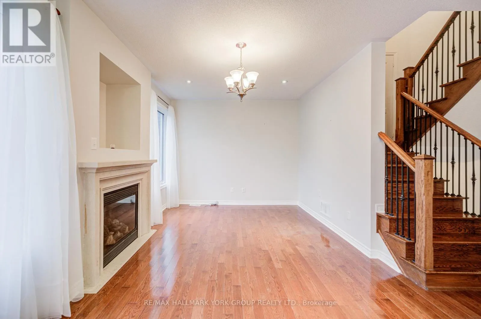 123 OAKBOROUGH DRIVE