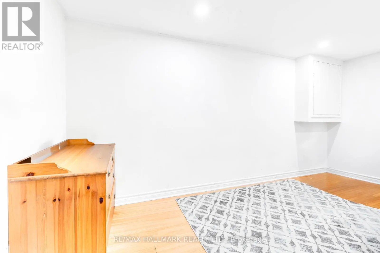 43 MEADOWVIEW AVENUE