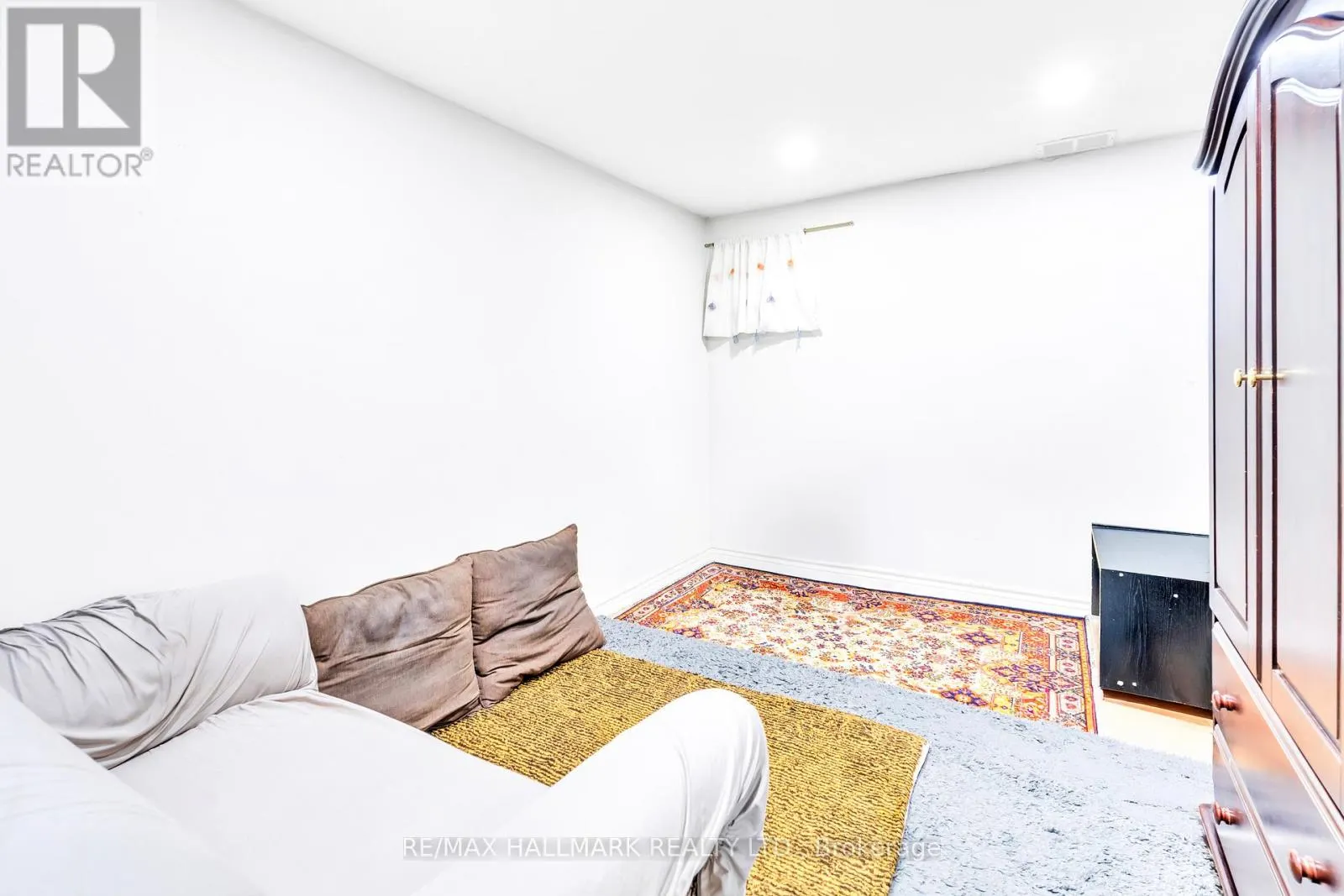 43 MEADOWVIEW AVENUE