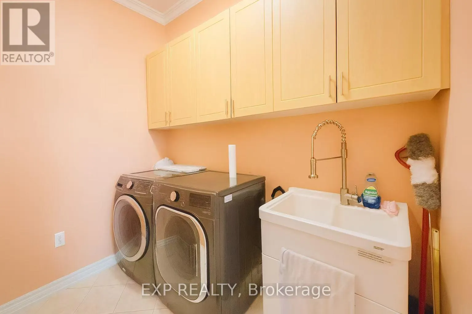 278 THE BRIDLE WALK