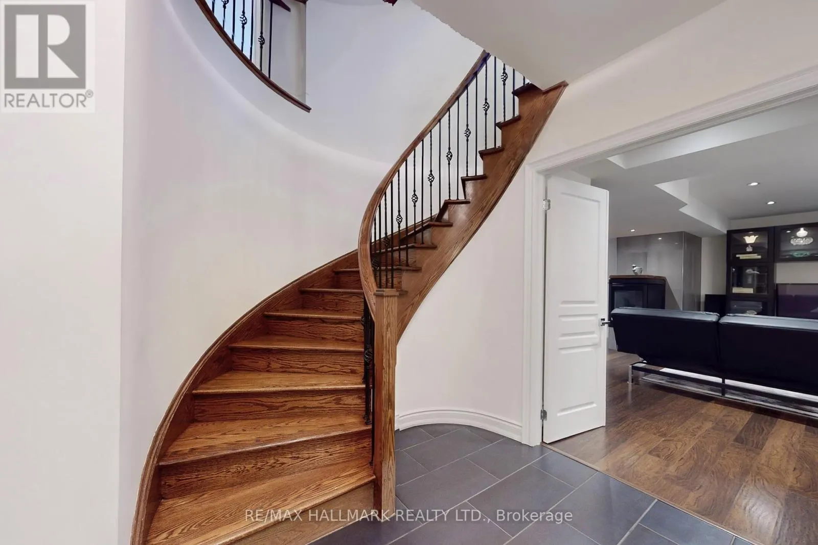 436 PARADELLE DRIVE