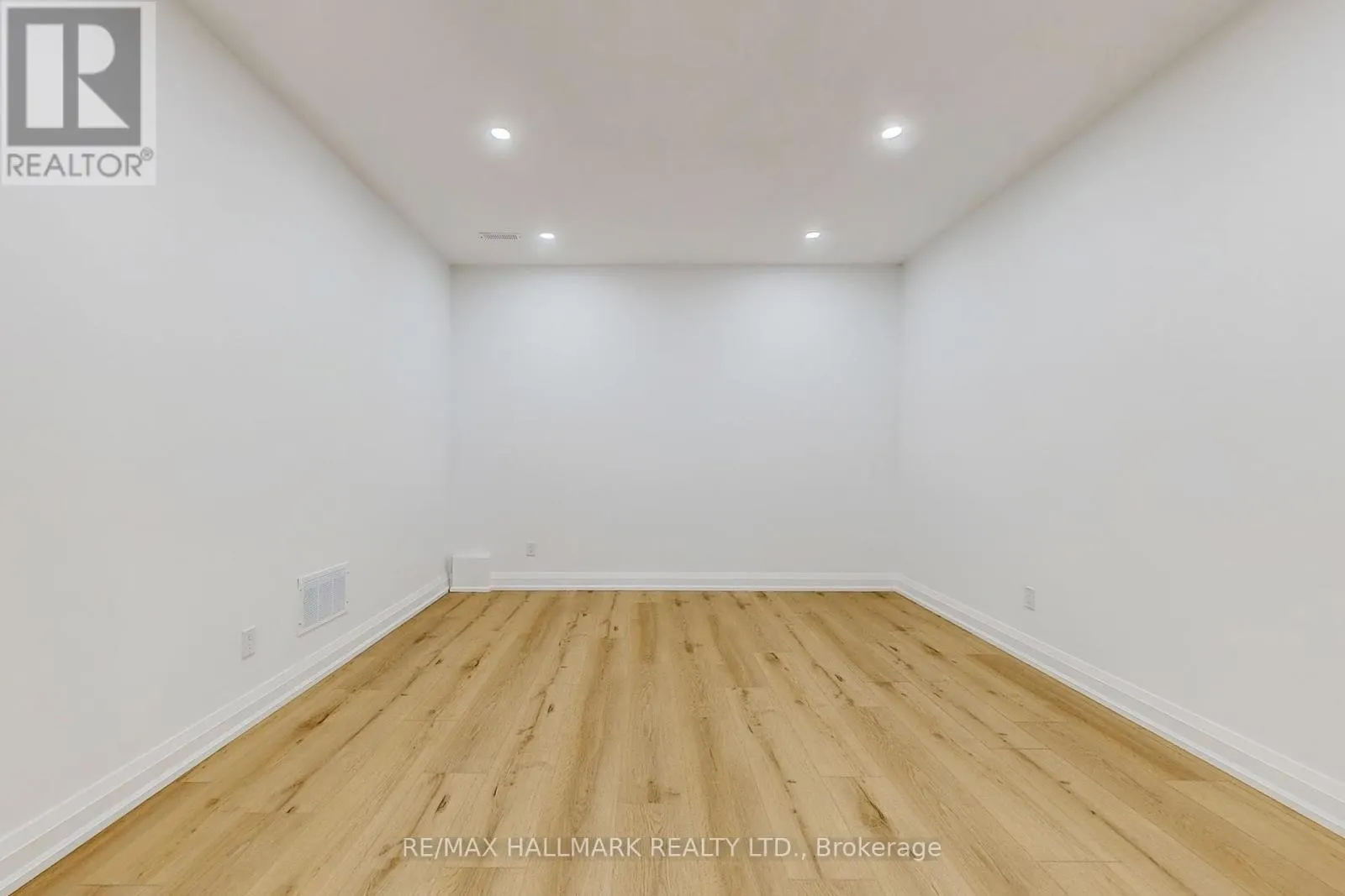 12 SUNBAY COURT