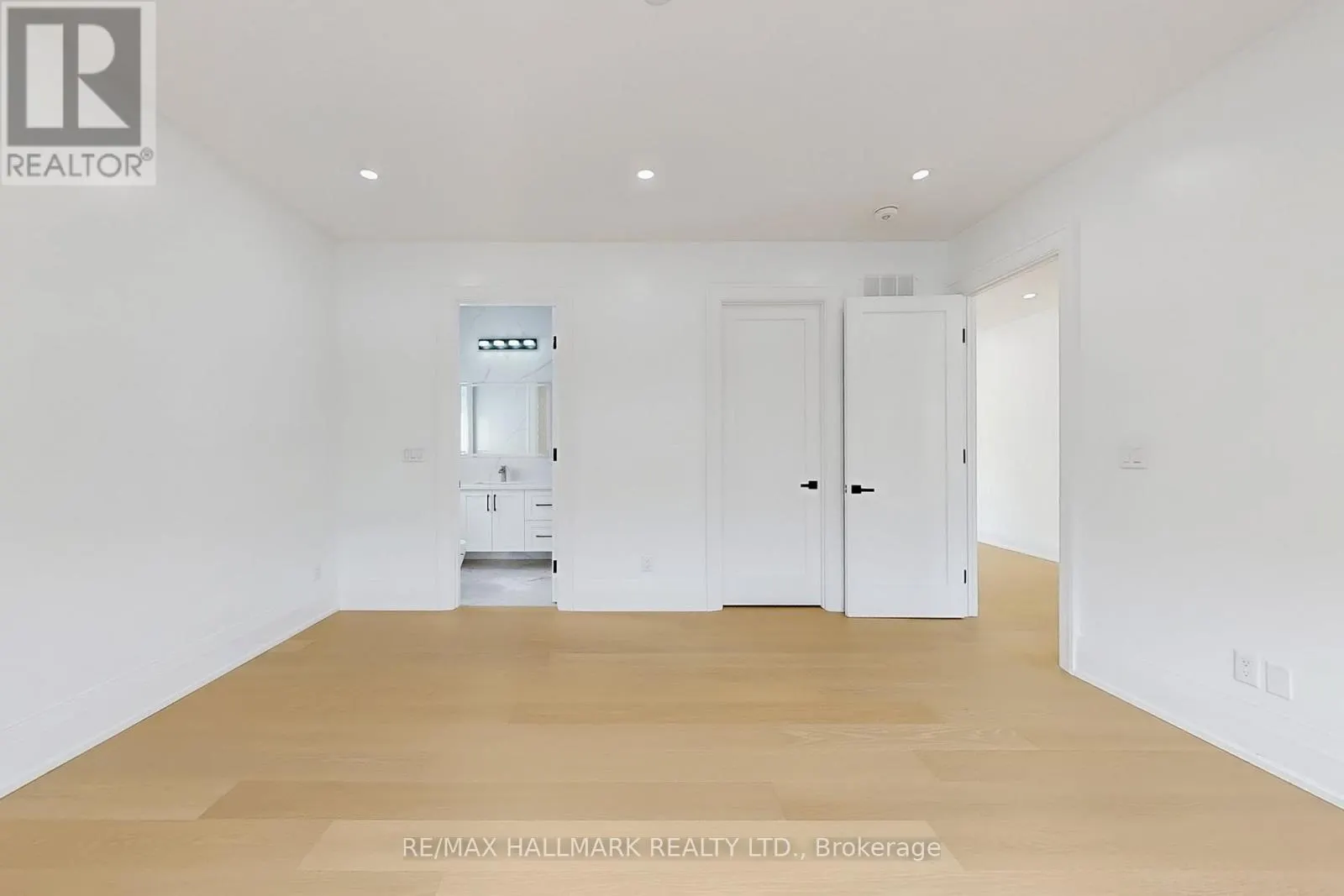 12 SUNBAY COURT