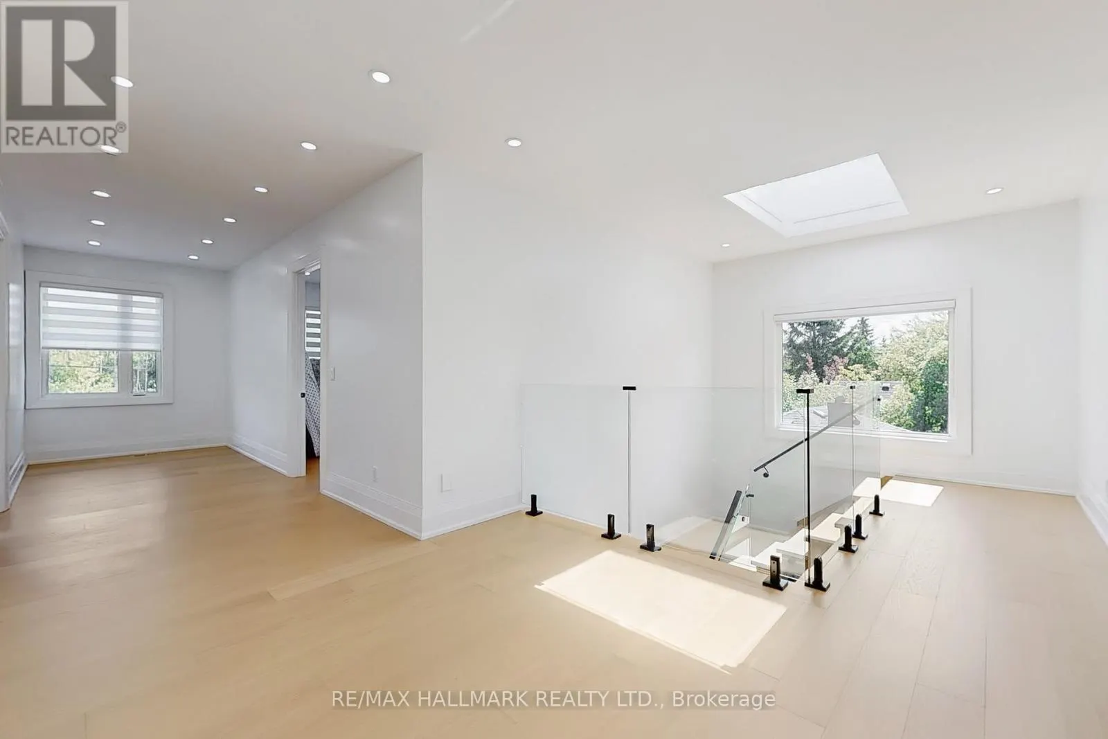 12 SUNBAY COURT