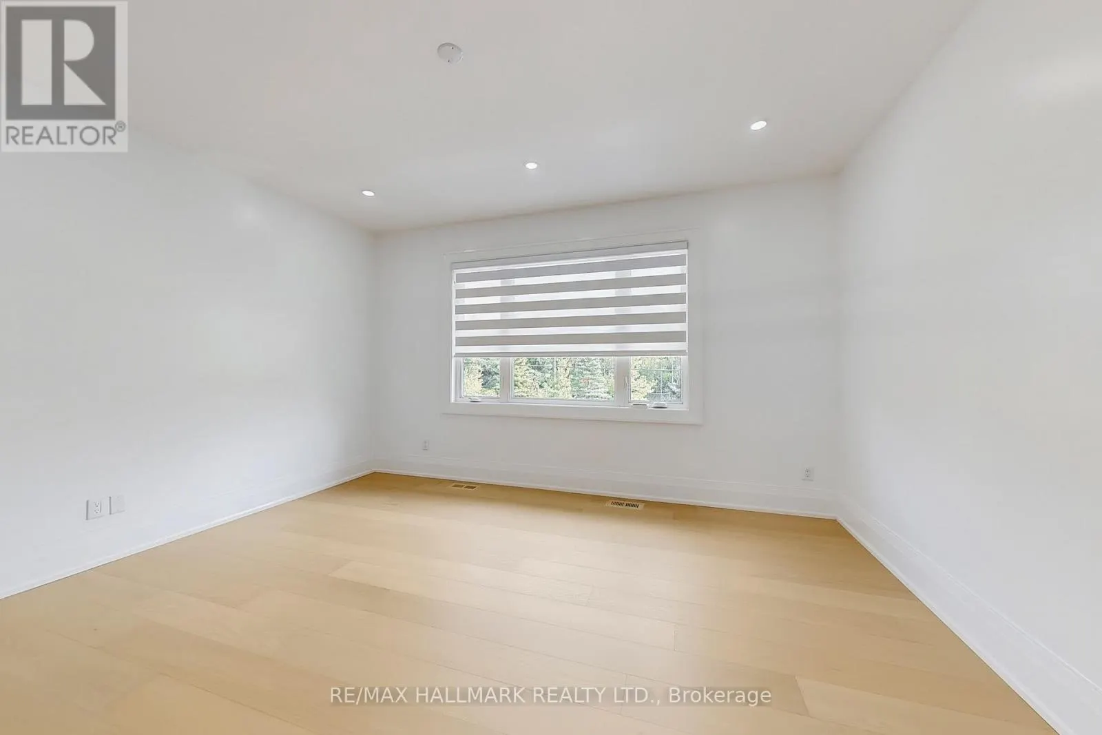 12 SUNBAY COURT