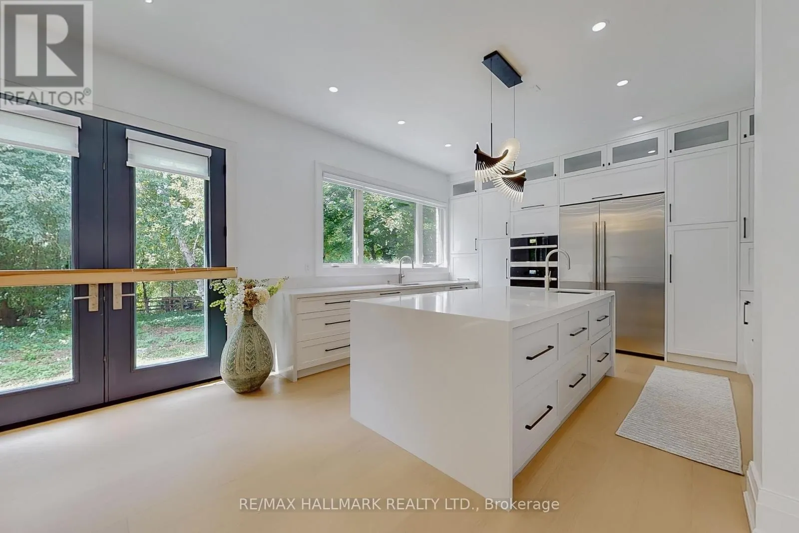 12 SUNBAY COURT