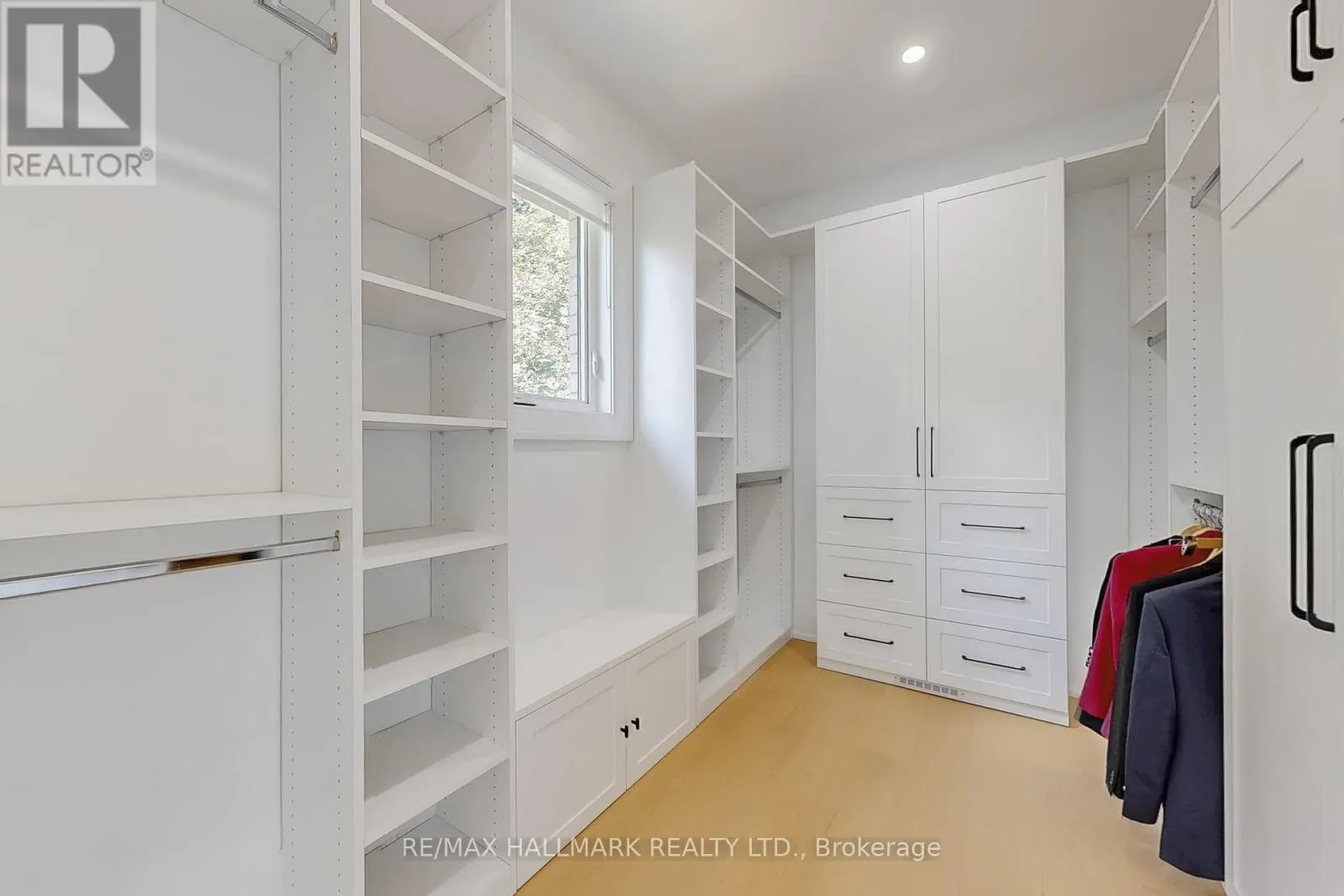 12 SUNBAY COURT