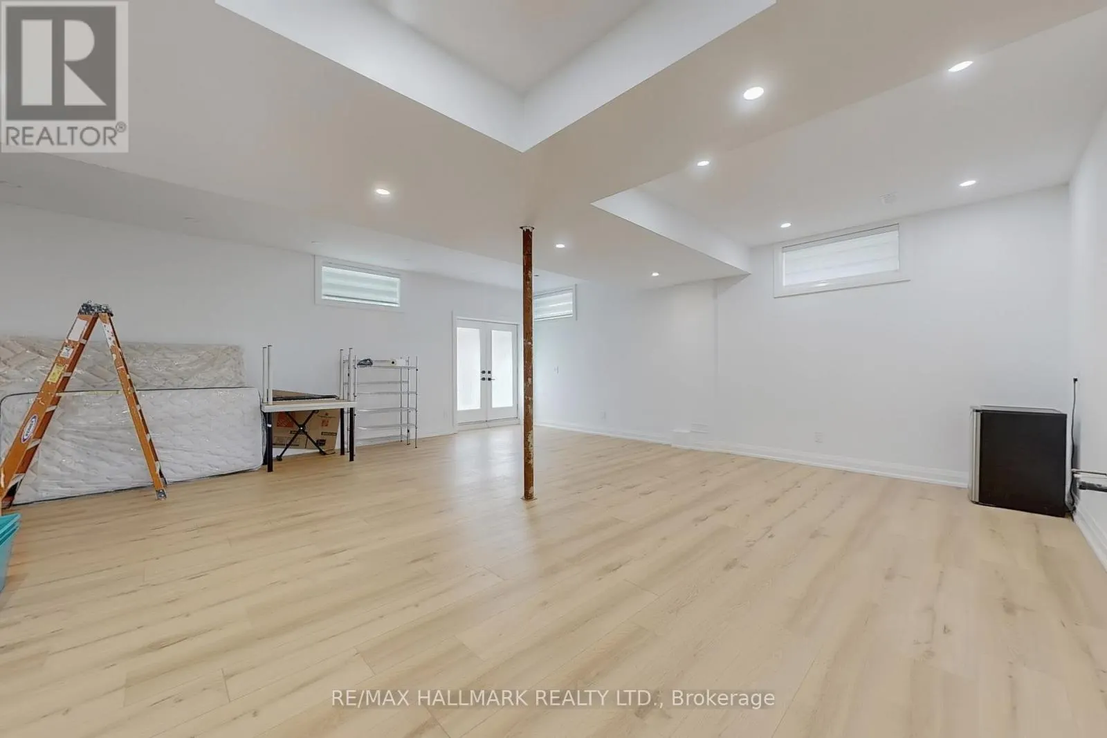 12 SUNBAY COURT