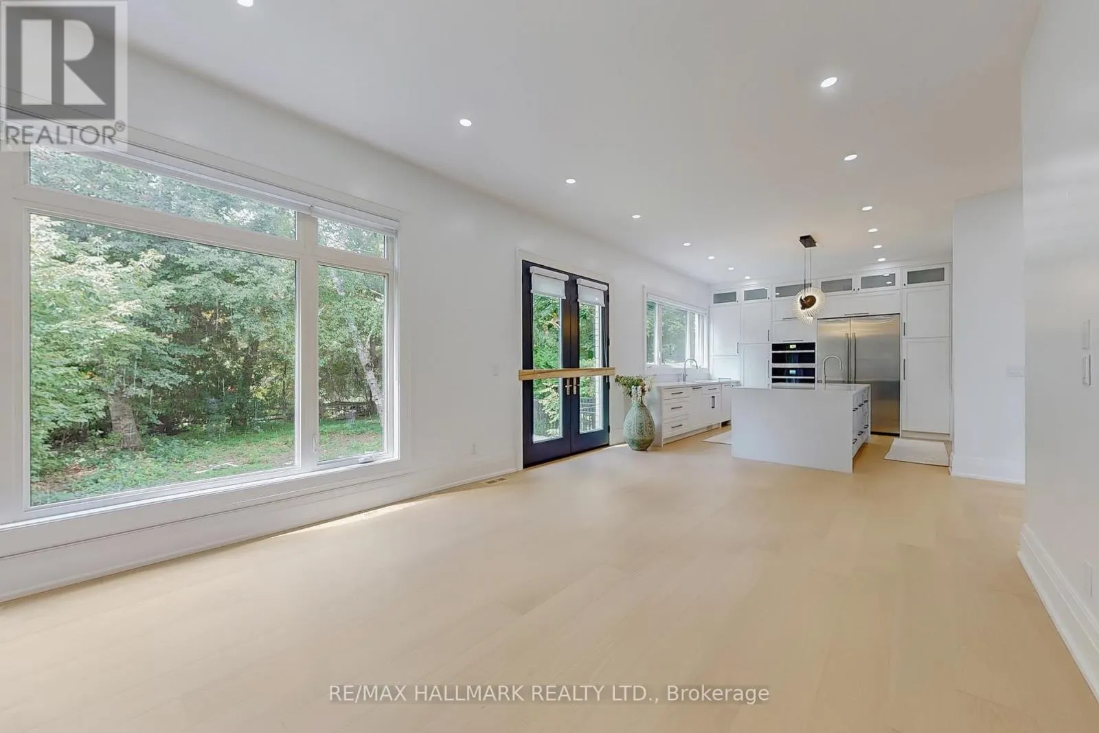 12 SUNBAY COURT