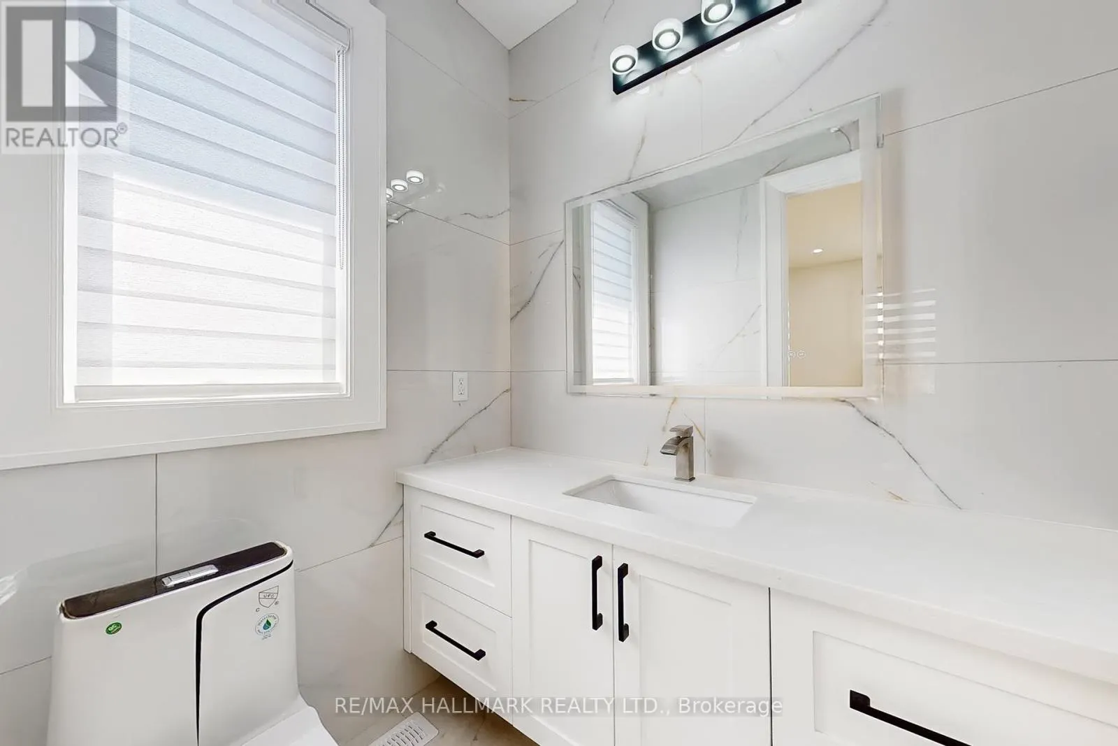 12 SUNBAY COURT
