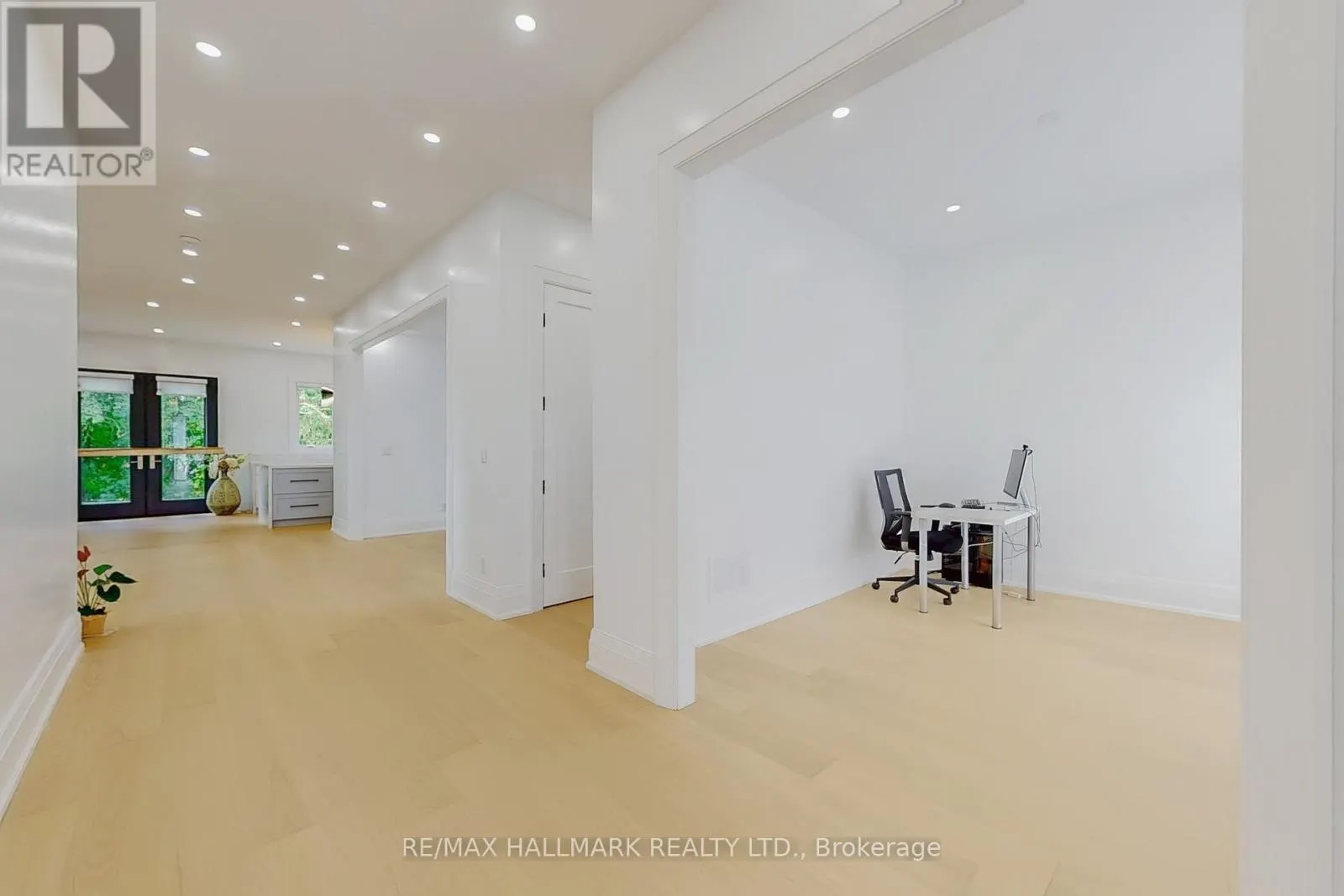 12 SUNBAY COURT