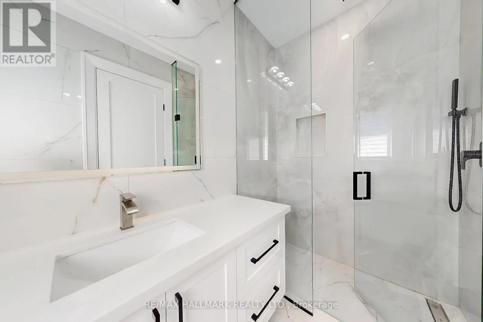 12 SUNBAY COURT
