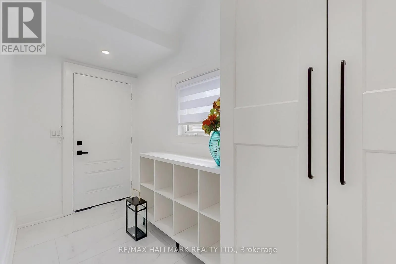 12 SUNBAY COURT
