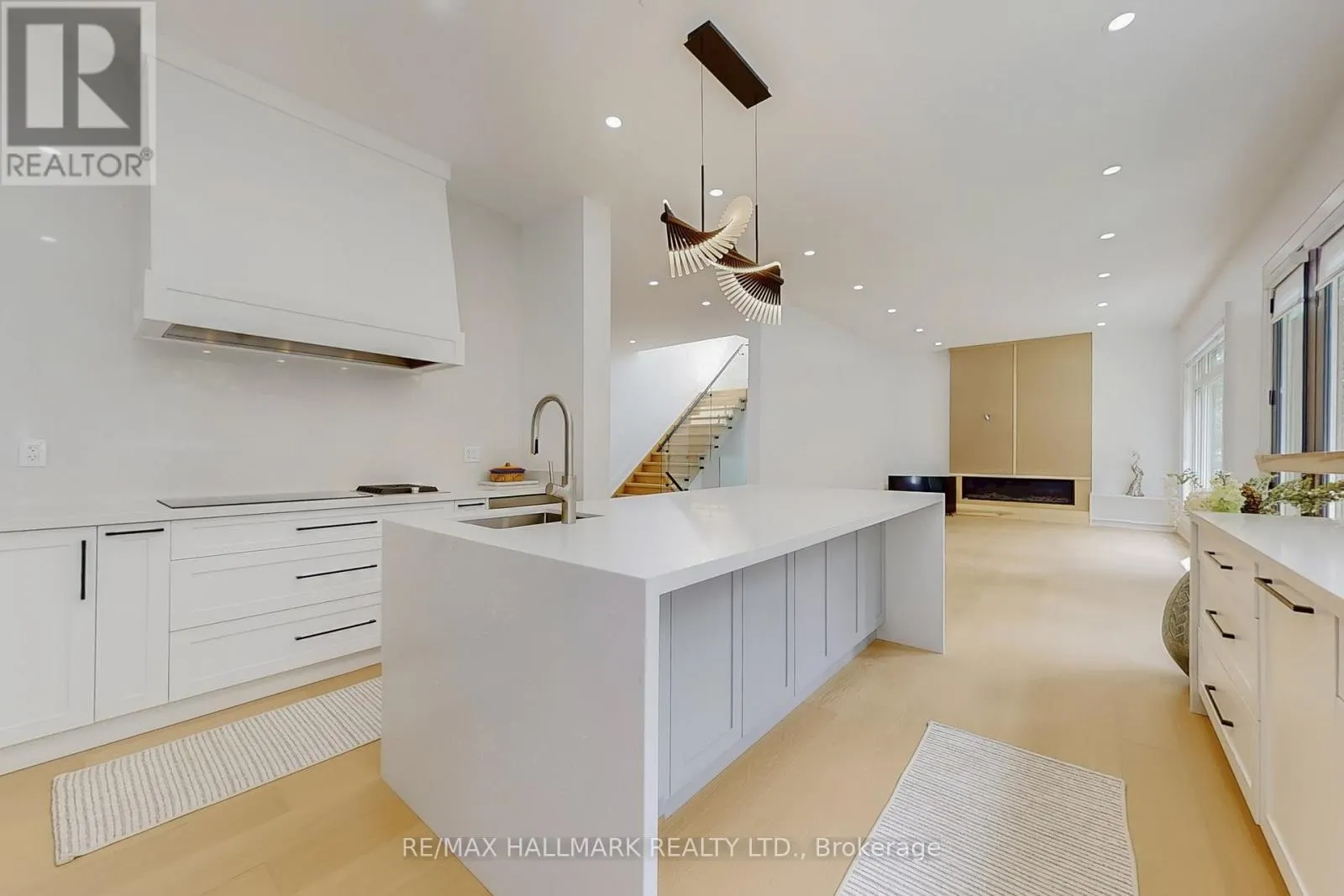 12 SUNBAY COURT