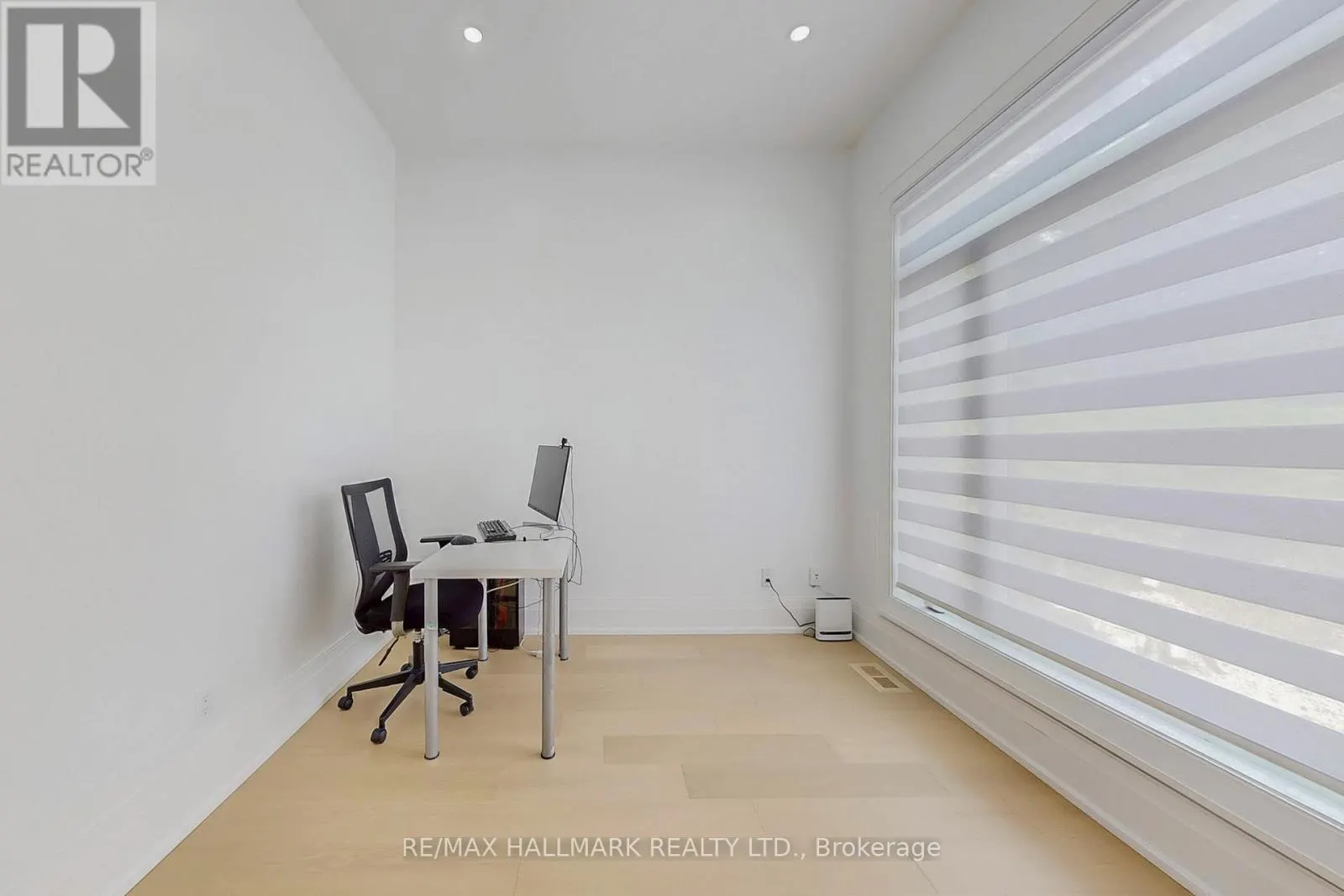 12 SUNBAY COURT