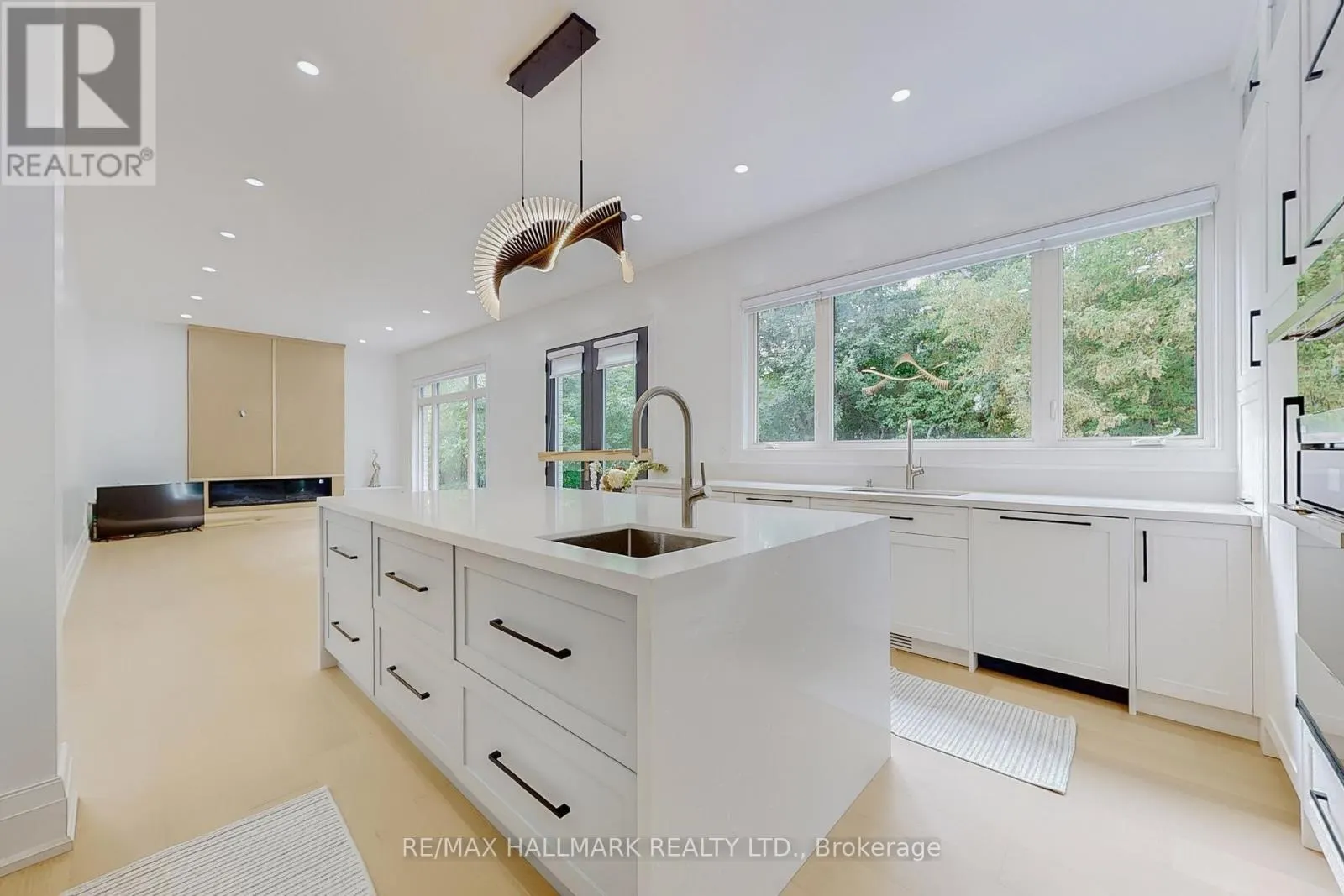 12 SUNBAY COURT