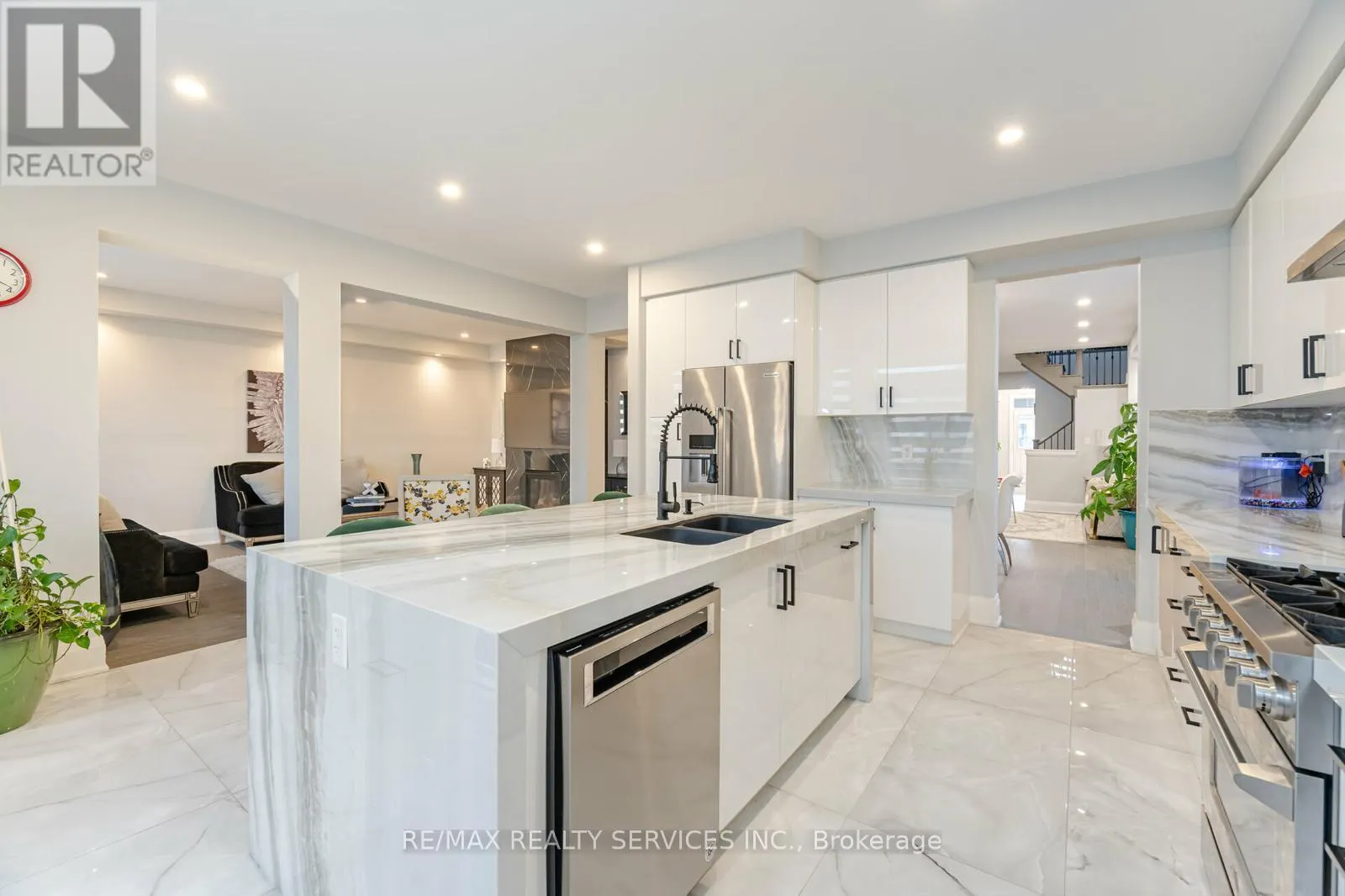 7 BYBLOS COURT