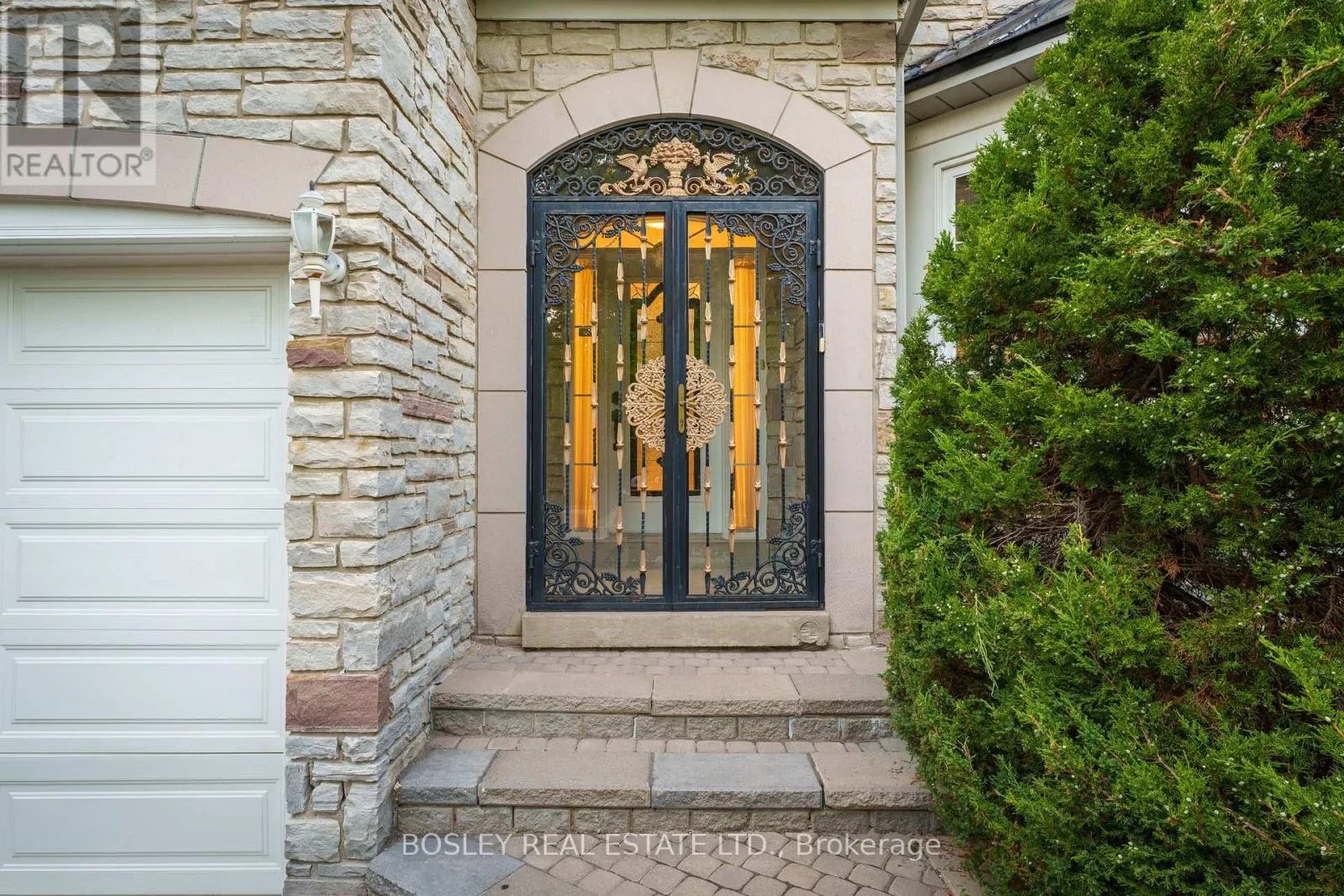 82 WOODSTONE AVENUE