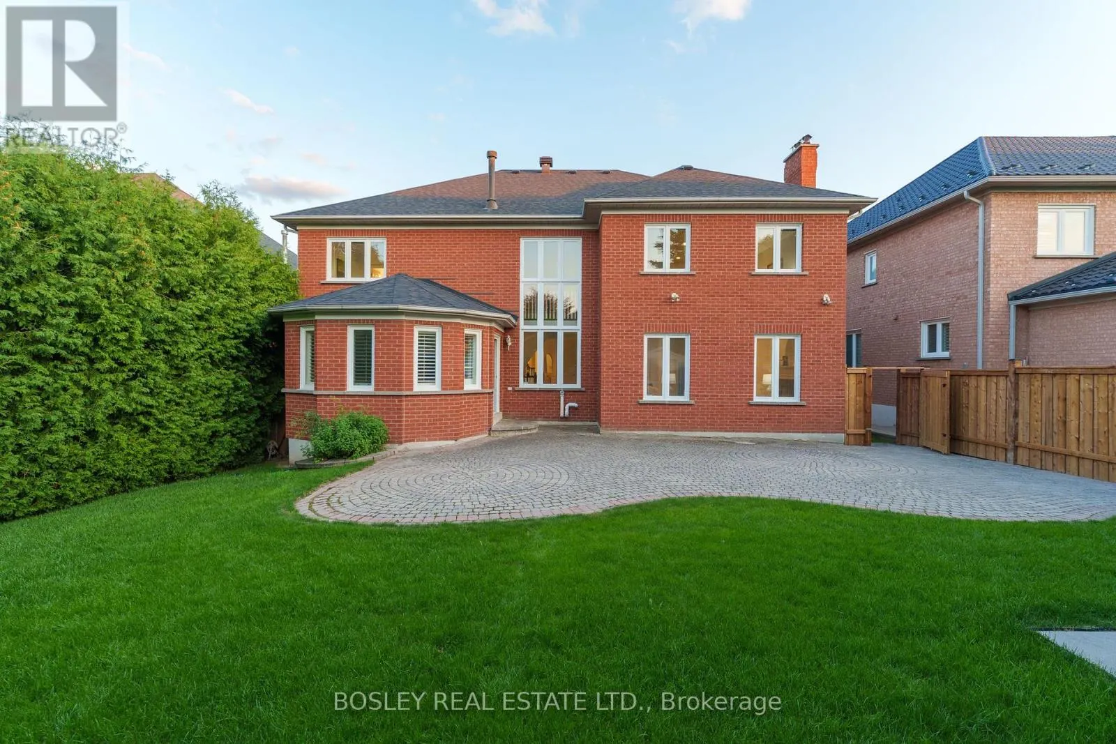 82 WOODSTONE AVENUE