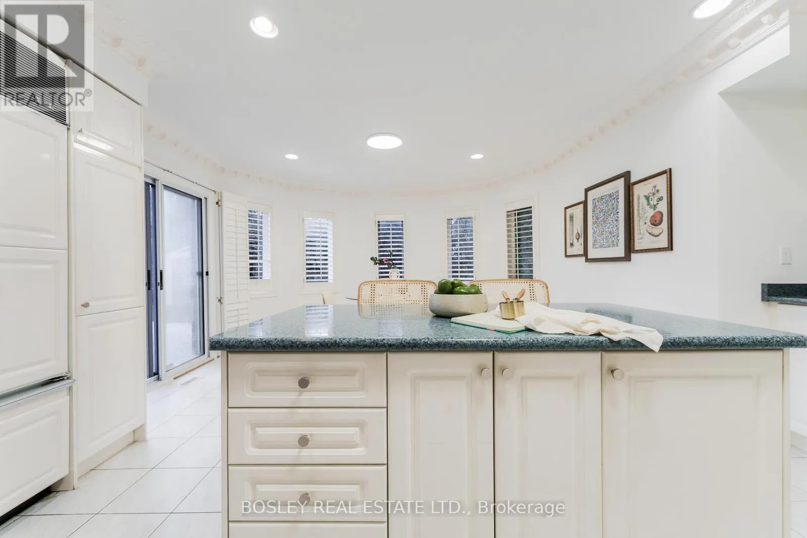 82 WOODSTONE AVENUE
