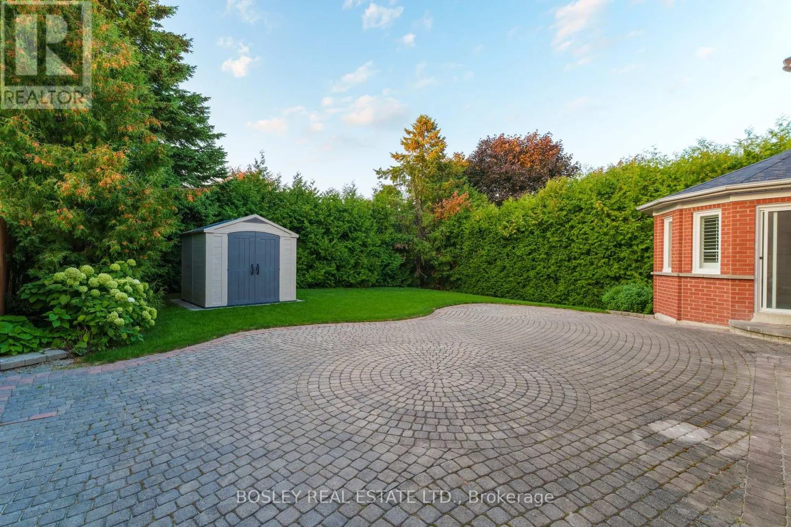 82 WOODSTONE AVENUE