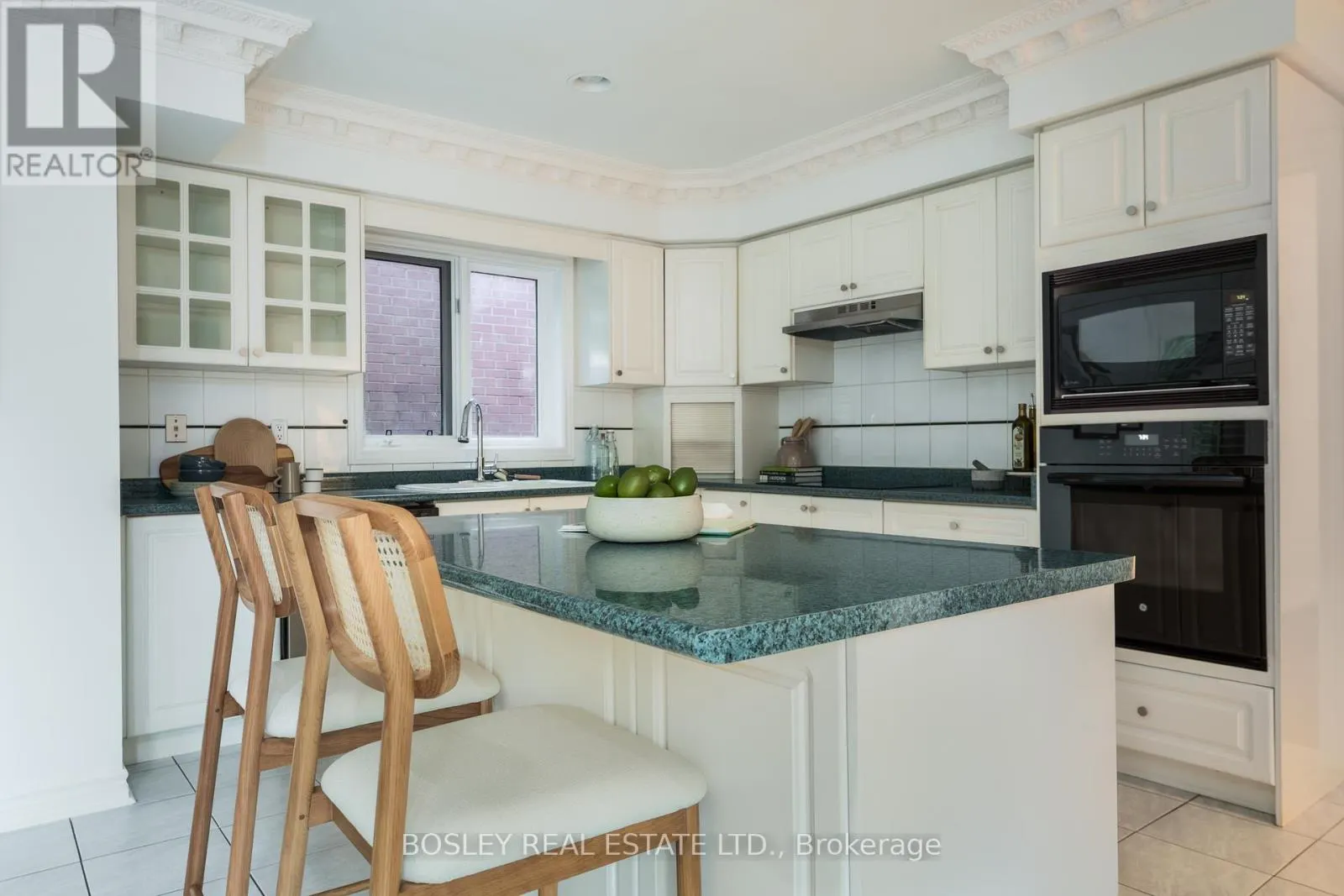 82 WOODSTONE AVENUE