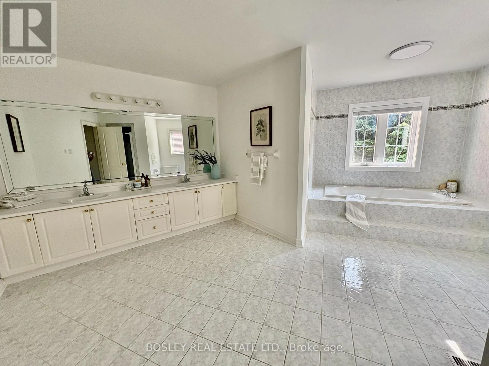 82 WOODSTONE AVENUE