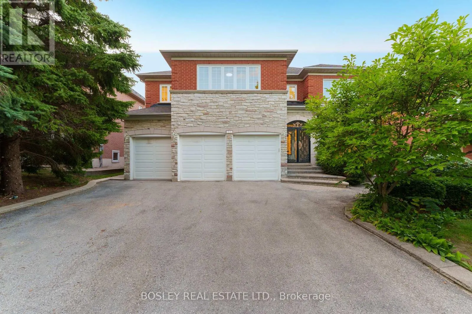 82 WOODSTONE AVENUE