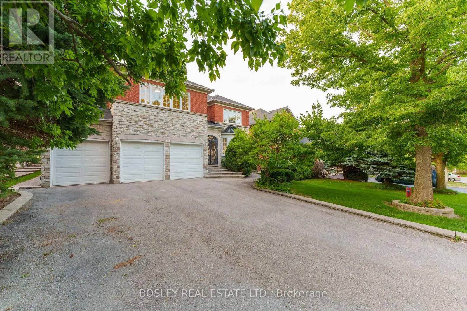 82 WOODSTONE AVENUE