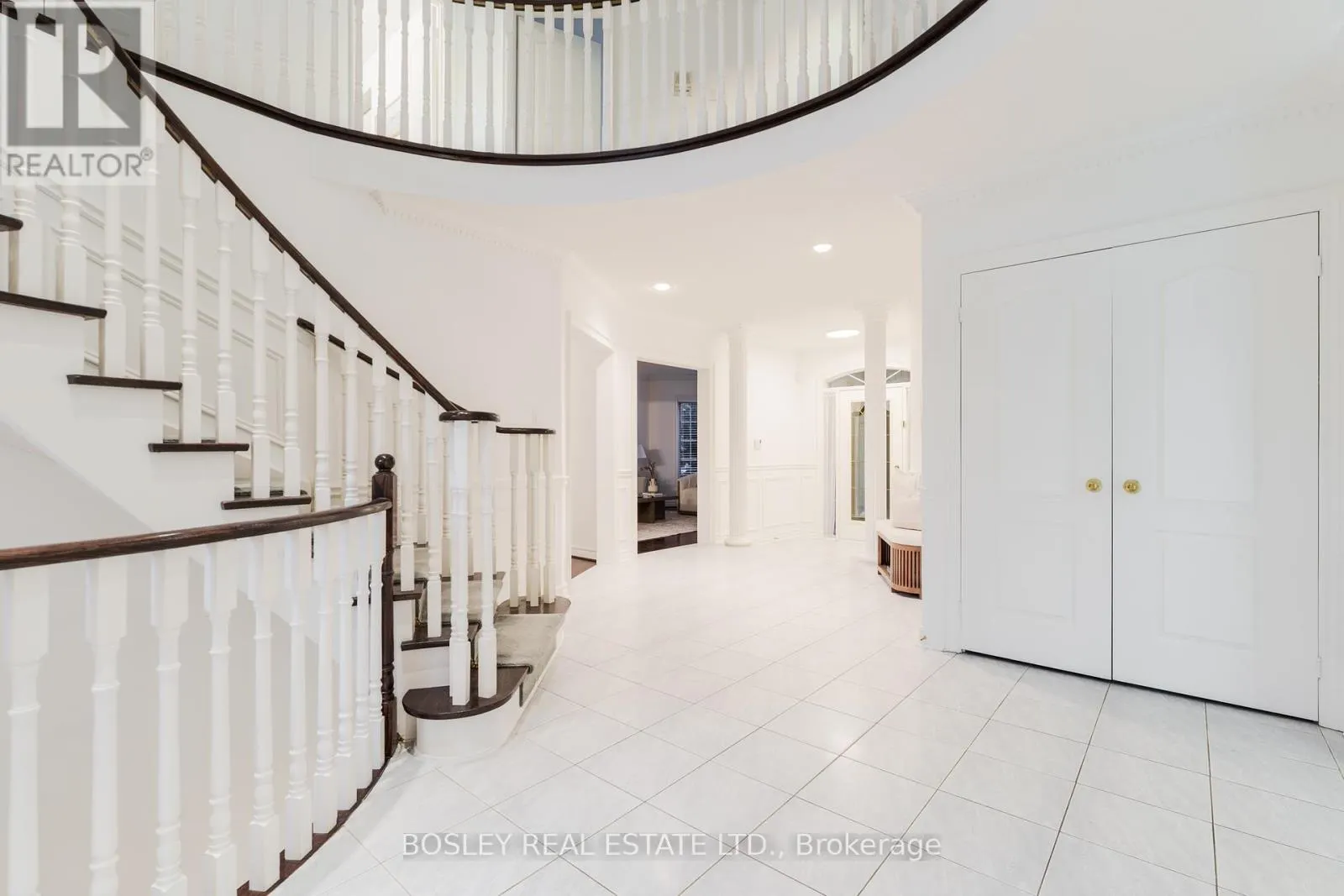 82 WOODSTONE AVENUE