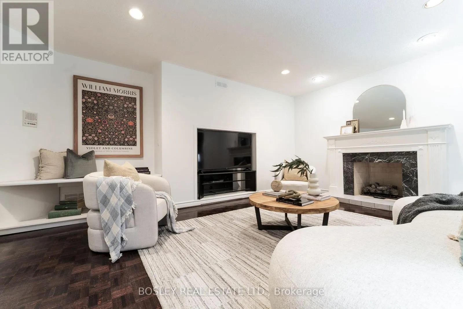 82 WOODSTONE AVENUE