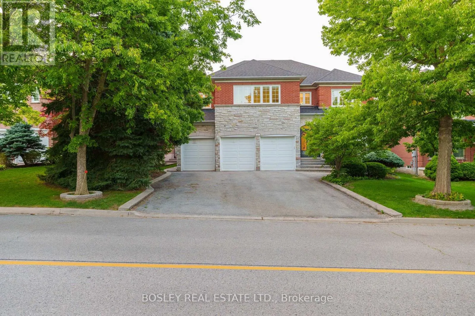 82 WOODSTONE AVENUE