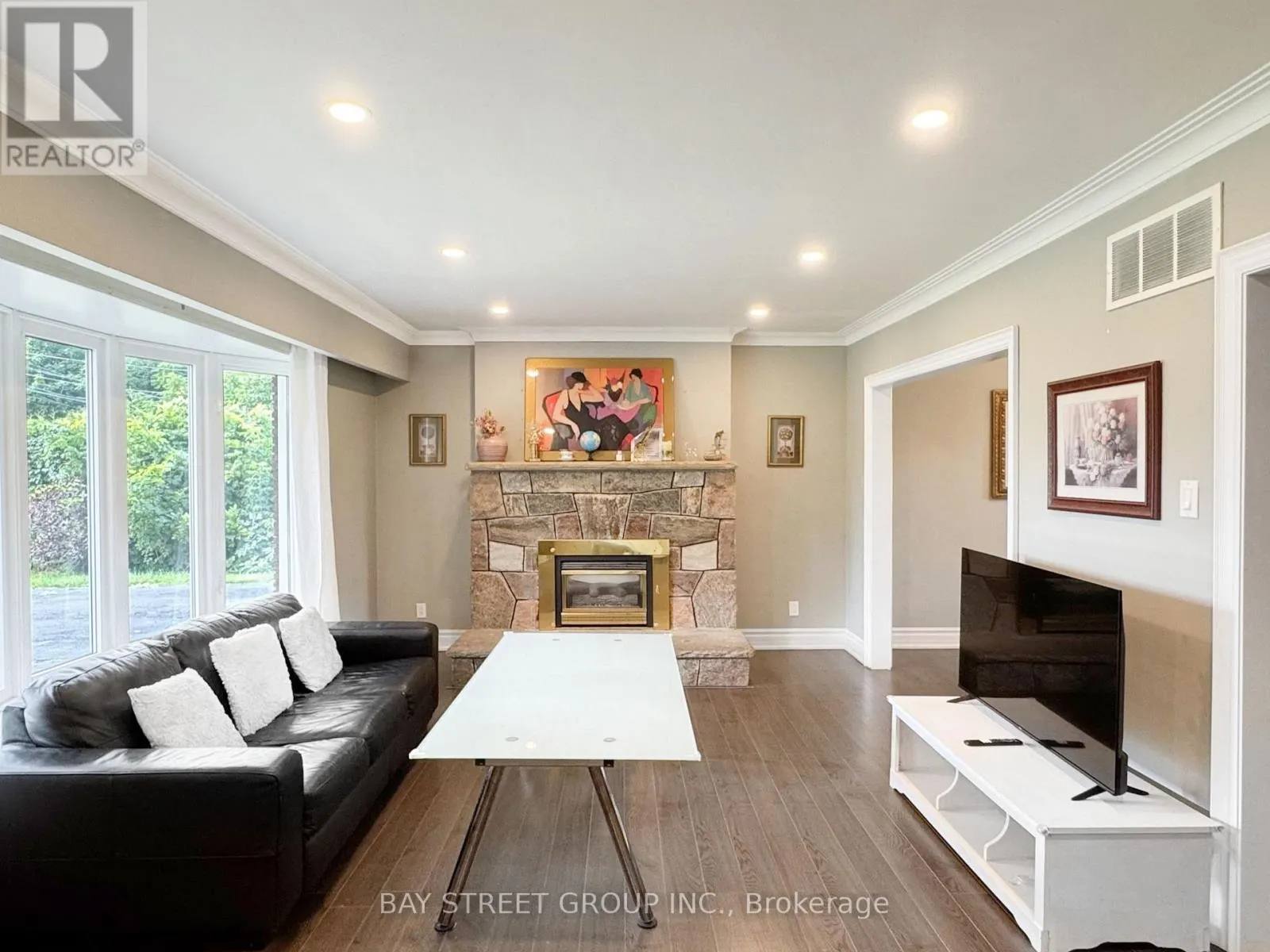 MAIN FLOOR - 8 MIDDLE STREET