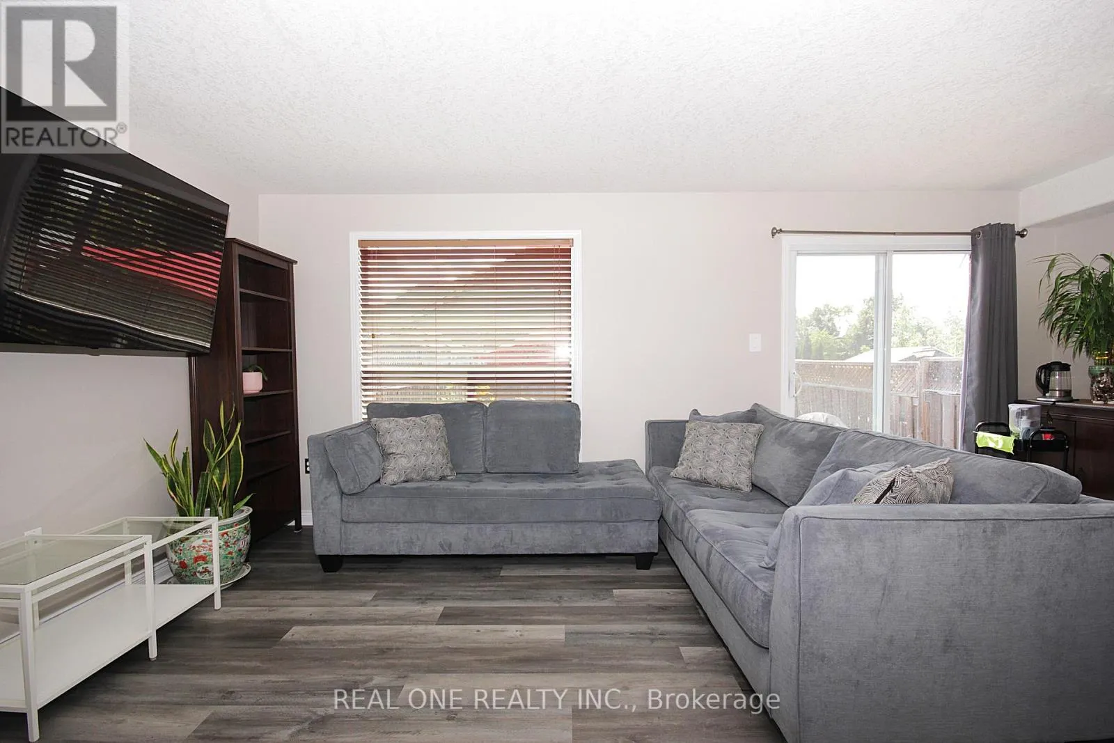 43 SHEPHARD AVENUE
