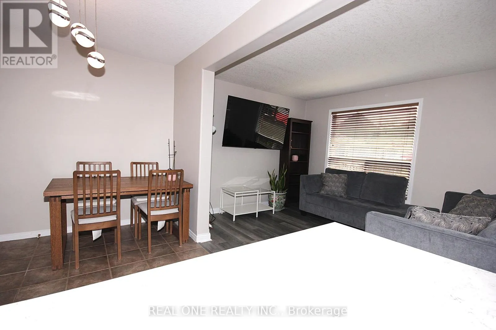 43 SHEPHARD AVENUE