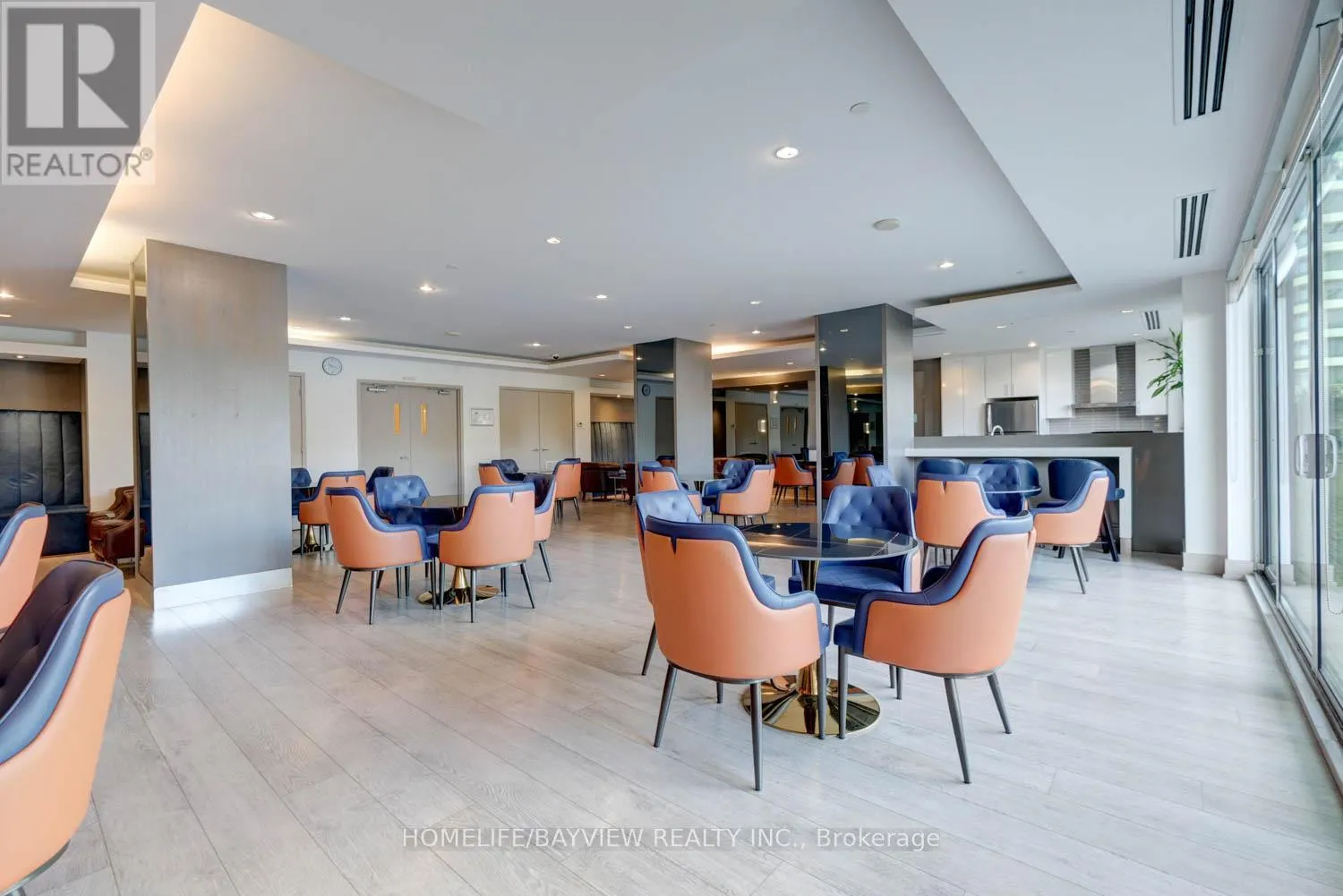 2403 - 7165 YONGE STREET