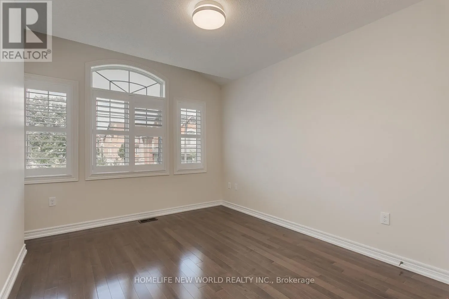 39 CHERNA AVENUE S