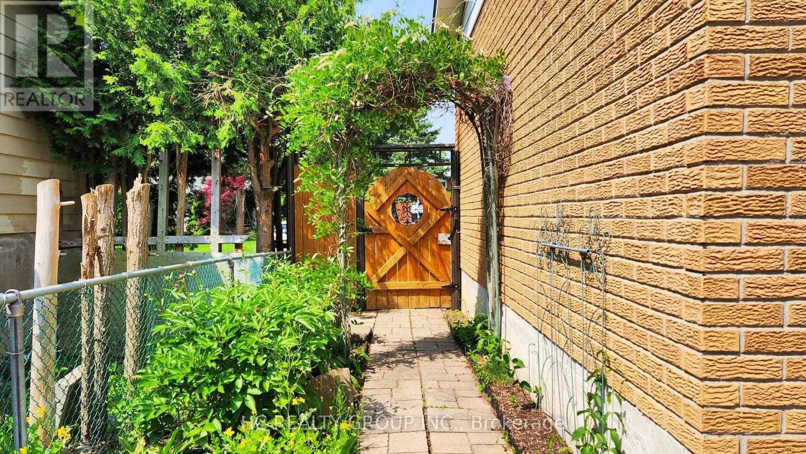 21 SIR CONSTANTINE DRIVE
