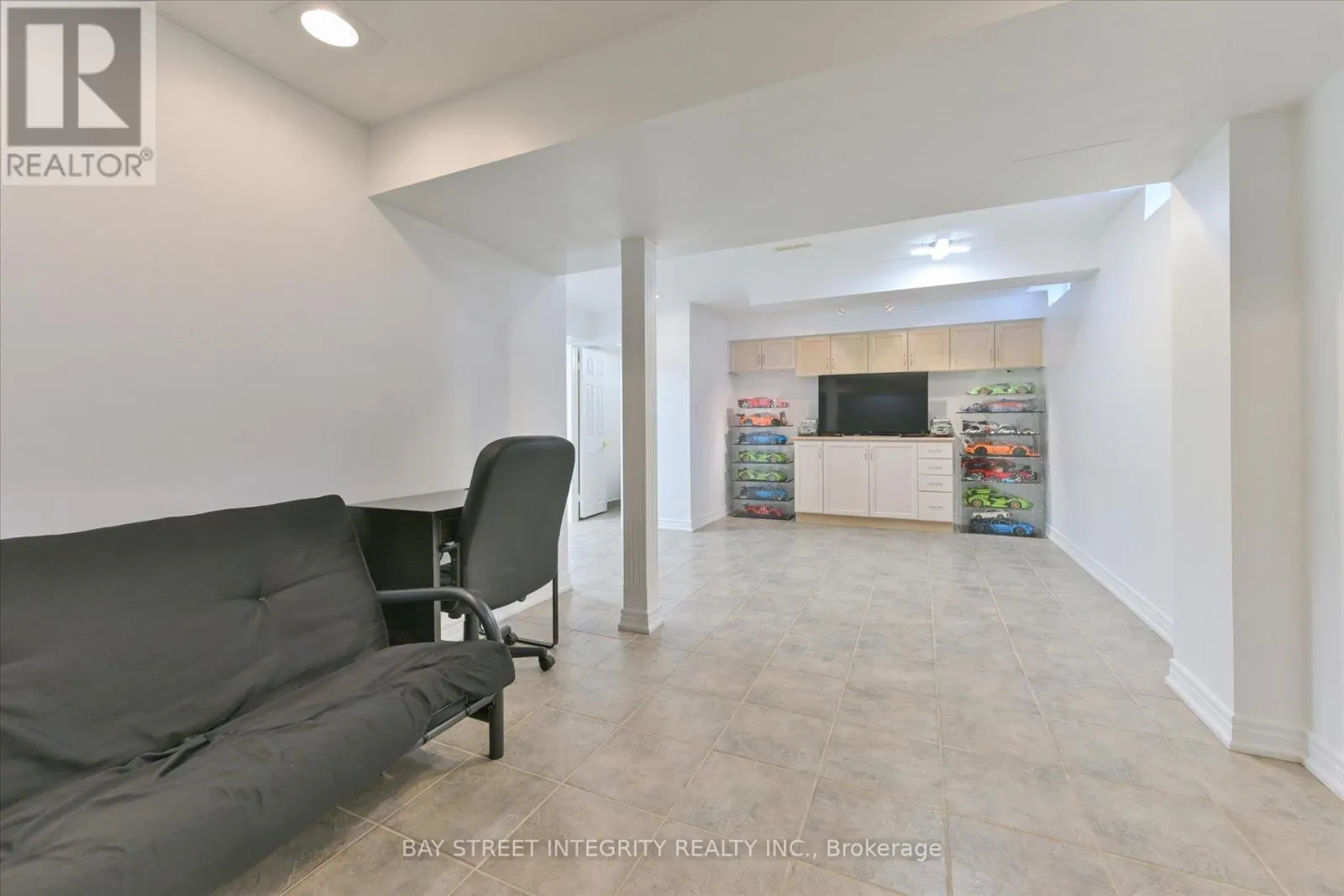 32 SAIL CRESCENT