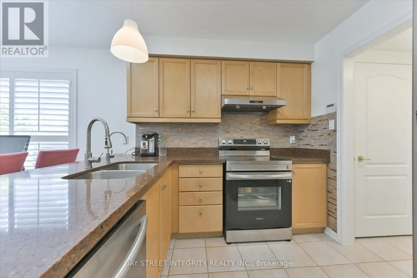 32 SAIL CRESCENT