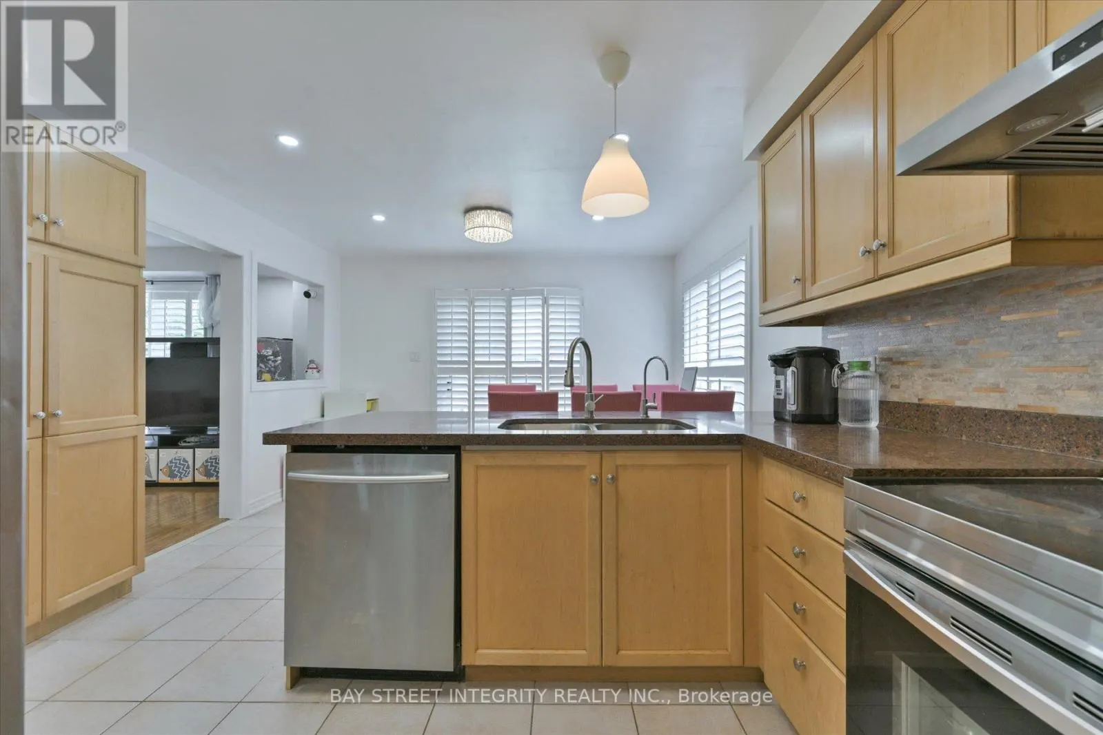 32 SAIL CRESCENT