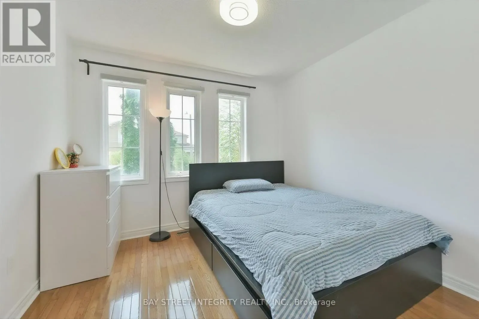 32 SAIL CRESCENT